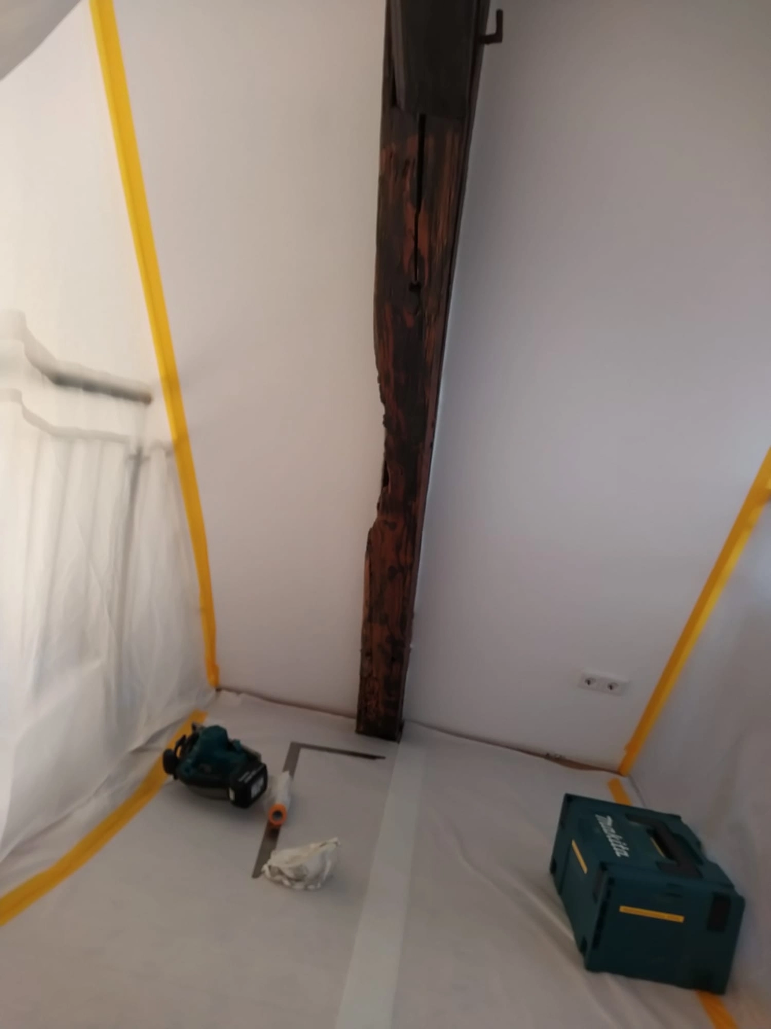 Wetter-Gebäudeschutz, Terrassenbau, Sanierungen, Außenanlagen, Gartengestaltung, Rückbau & Neugestaltung, Zaunbau Lärche, Einbauschrank, Hochbett, Handlauf, Dachsanierung, Baumspielhaus, Sebastian Kirsch, Handwerk