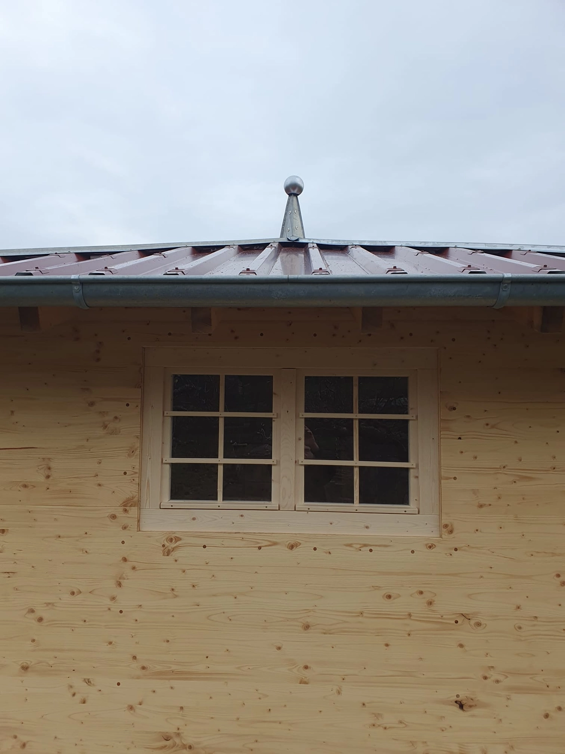 Wetter-Gebäudeschutz, Terrassenbau, Sanierungen, Außenanlagen, Gartengestaltung, Rückbau & Neugestaltung, Zaunbau Lärche, Einbauschrank, Hochbett, Handlauf, Dachsanierung, Baumspielhaus, Sebastian Kirsch, Handwerk