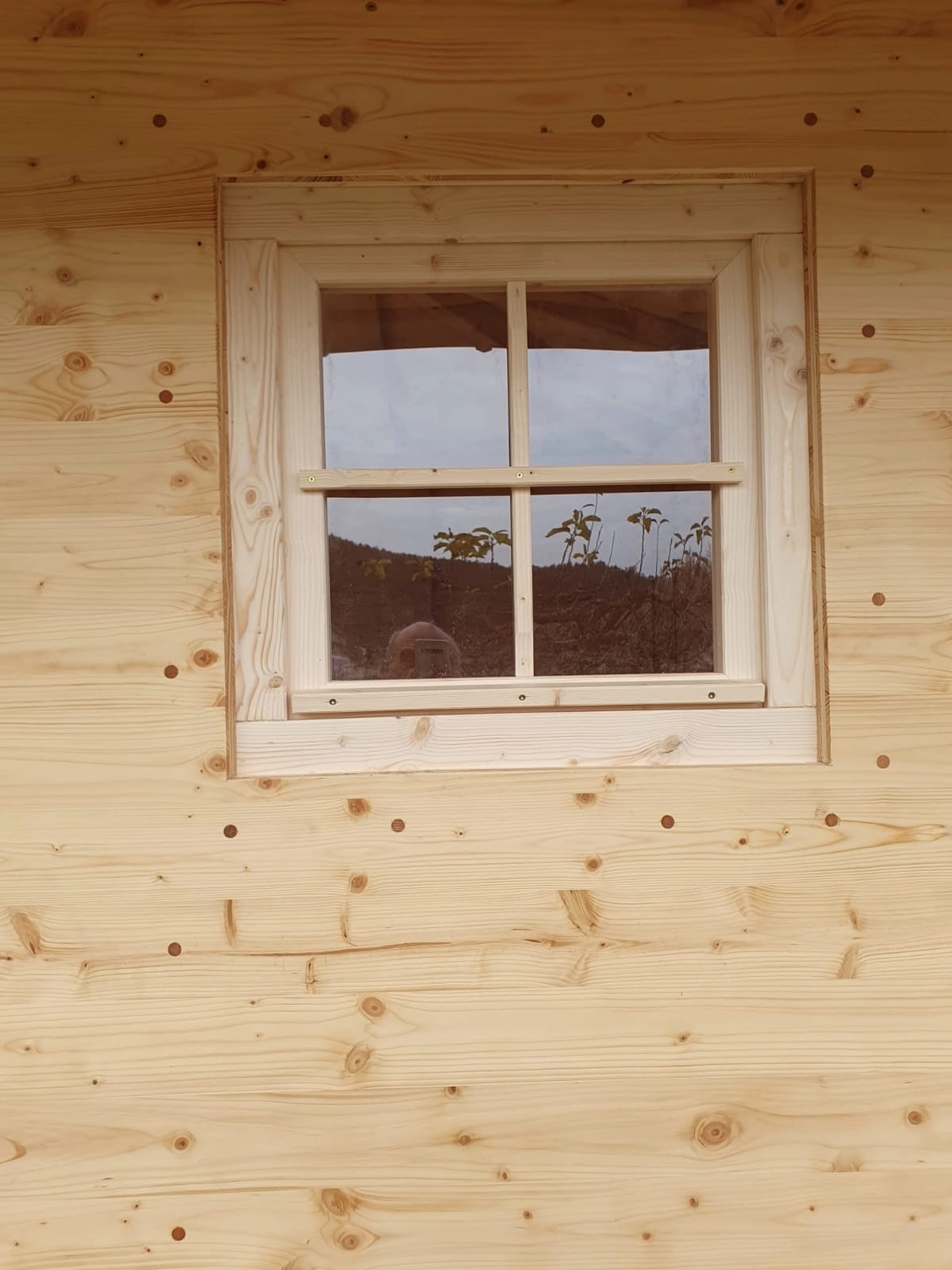 Wetter-Gebäudeschutz, Terrassenbau, Sanierungen, Außenanlagen, Gartengestaltung, Rückbau & Neugestaltung, Zaunbau Lärche, Einbauschrank, Hochbett, Handlauf, Dachsanierung, Baumspielhaus, Sebastian Kirsch, Handwerk