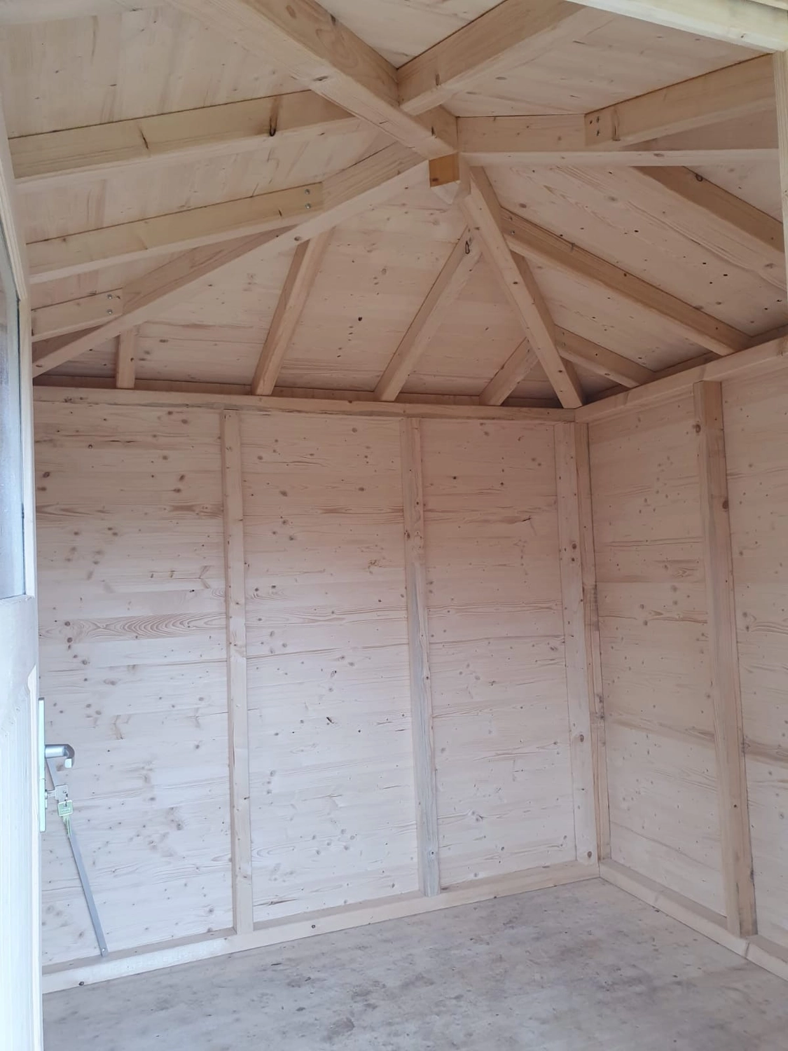 Wetter-Gebäudeschutz, Terrassenbau, Sanierungen, Außenanlagen, Gartengestaltung, Rückbau & Neugestaltung, Zaunbau Lärche, Einbauschrank, Hochbett, Handlauf, Dachsanierung, Baumspielhaus, Sebastian Kirsch, Handwerk