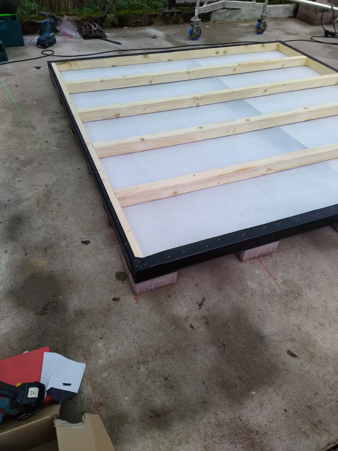 Wetter-Gebäudeschutz, Terrassenbau, Sanierungen, Außenanlagen, Gartengestaltung, Rückbau & Neugestaltung, Zaunbau Lärche, Einbauschrank, Hochbett, Handlauf, Dachsanierung, Baumspielhaus, Sebastian Kirsch, Handwerk