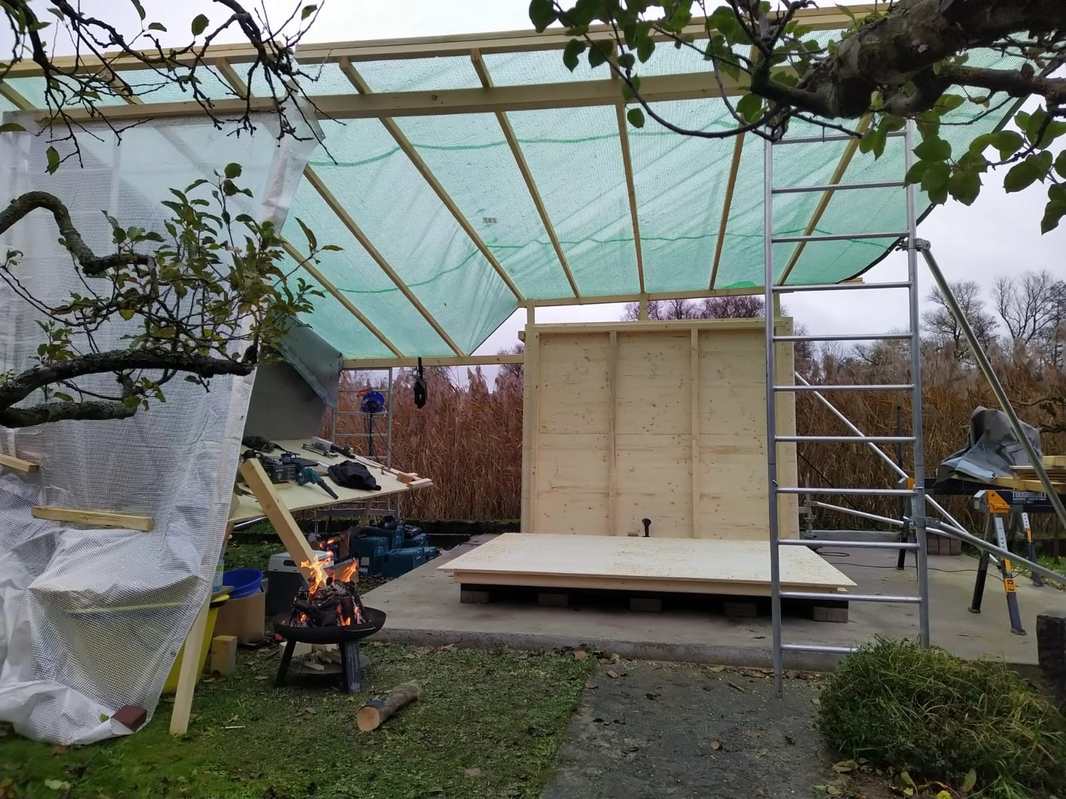 Wetter-Gebäudeschutz, Terrassenbau, Sanierungen, Außenanlagen, Gartengestaltung, Rückbau & Neugestaltung, Zaunbau Lärche, Einbauschrank, Hochbett, Handlauf, Dachsanierung, Baumspielhaus, Sebastian Kirsch, Handwerk