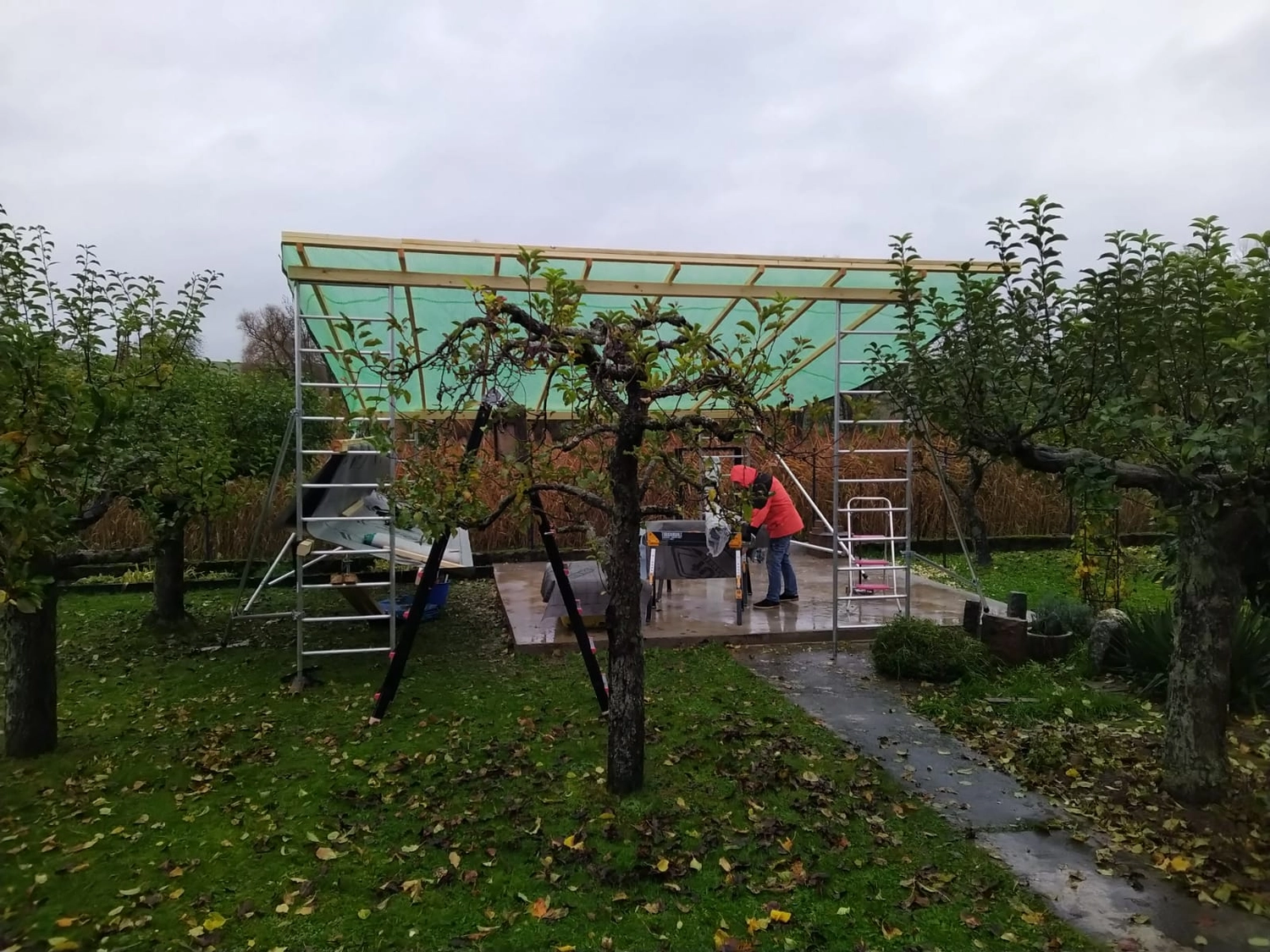 Wetter-Gebäudeschutz - Renovierungsarbeiten - Außenarbeit Gartenhaus