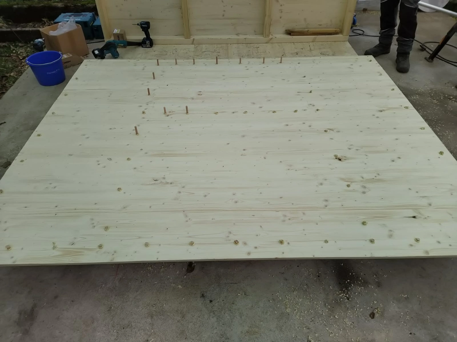 Wetter-Gebäudeschutz - Renovierungsarbeiten - Außenarbeit Gartenhaus