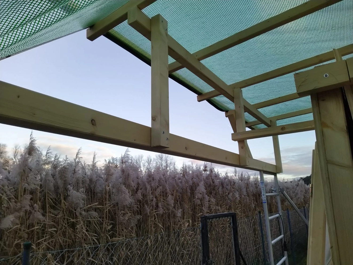 Wetter-Gebäudeschutz, Terrassenbau, Sanierungen, Außenanlagen, Gartengestaltung, Rückbau & Neugestaltung, Zaunbau Lärche, Einbauschrank, Hochbett, Handlauf, Dachsanierung, Baumspielhaus, Sebastian Kirsch, Handwerk