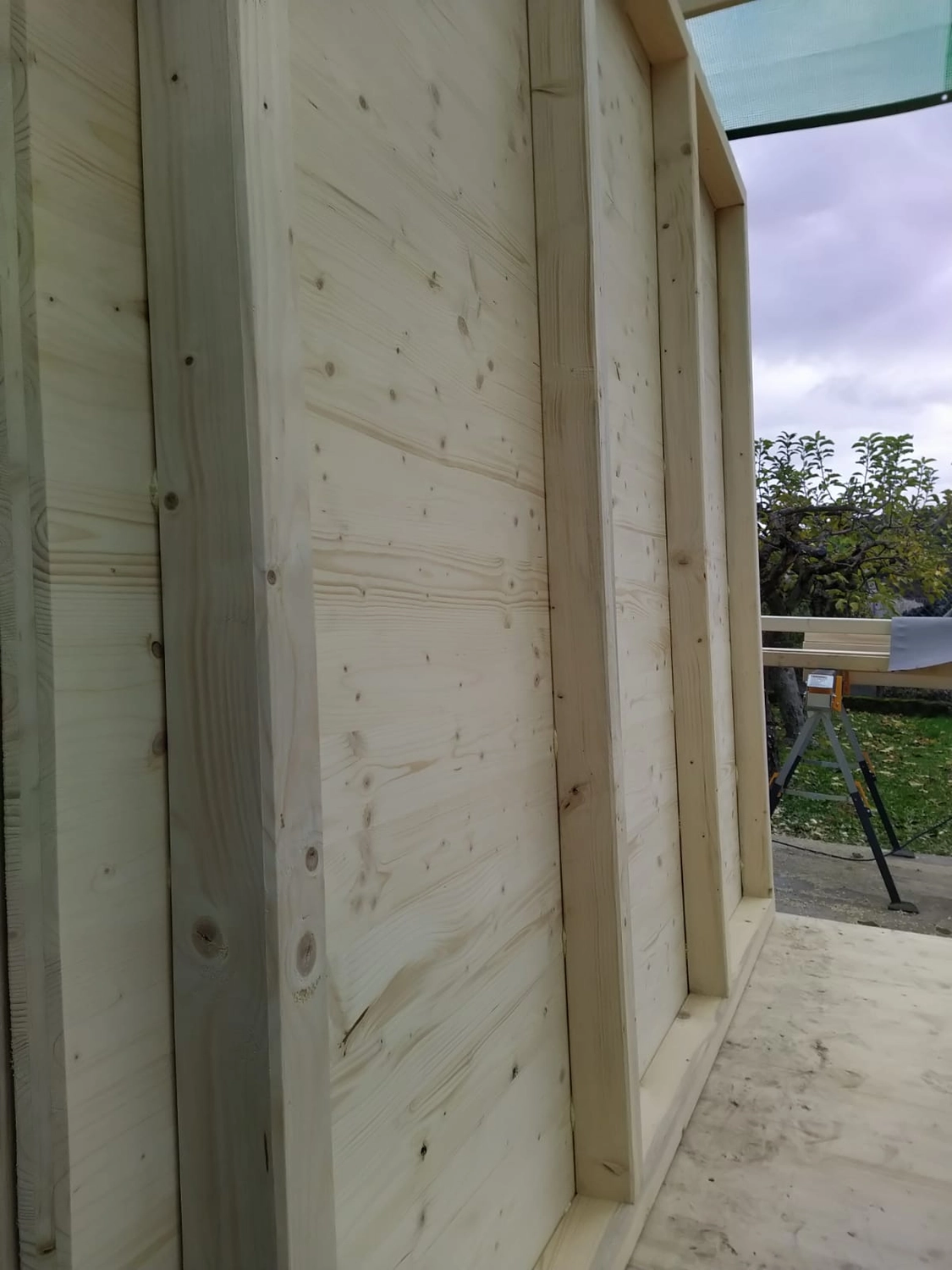 Wetter-Gebäudeschutz, Terrassenbau, Sanierungen, Außenanlagen, Gartengestaltung, Rückbau & Neugestaltung, Zaunbau Lärche, Einbauschrank, Hochbett, Handlauf, Dachsanierung, Baumspielhaus, Sebastian Kirsch, Handwerk