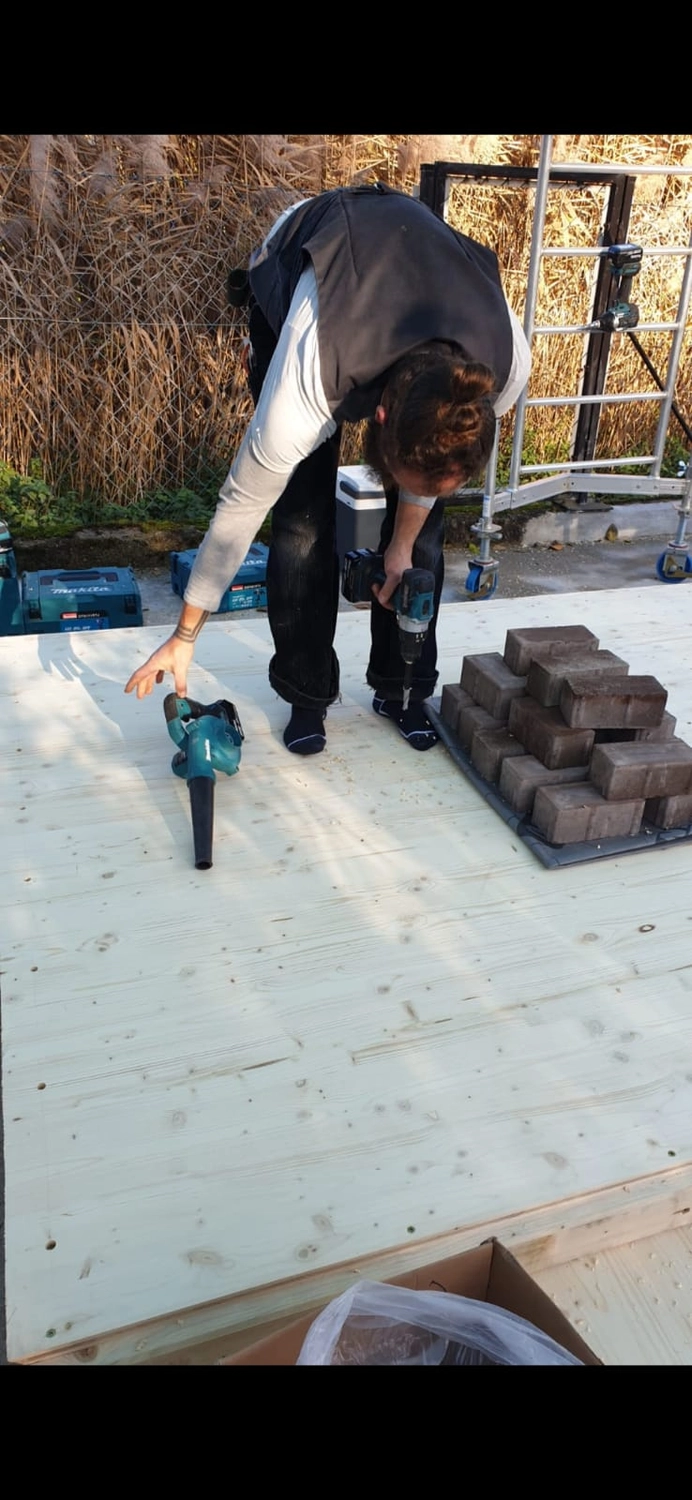 Wetter-Gebäudeschutz, Terrassenbau, Sanierungen, Außenanlagen, Gartengestaltung, Rückbau & Neugestaltung, Zaunbau Lärche, Einbauschrank, Hochbett, Handlauf, Dachsanierung, Baumspielhaus, Sebastian Kirsch, Handwerk
