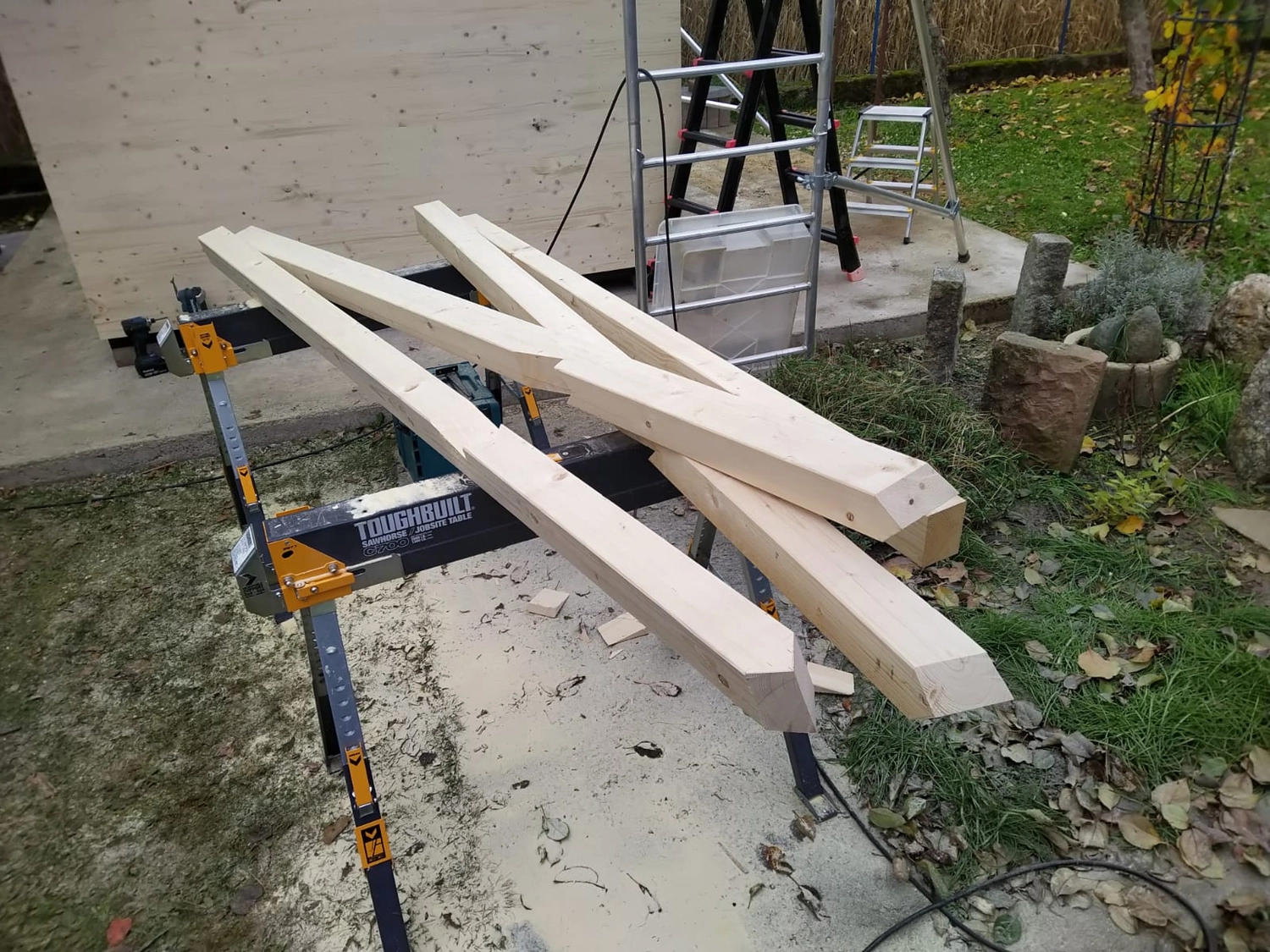 Wetter-Gebäudeschutz, Terrassenbau, Sanierungen, Außenanlagen, Gartengestaltung, Rückbau & Neugestaltung, Zaunbau Lärche, Einbauschrank, Hochbett, Handlauf, Dachsanierung, Baumspielhaus, Sebastian Kirsch, Handwerk