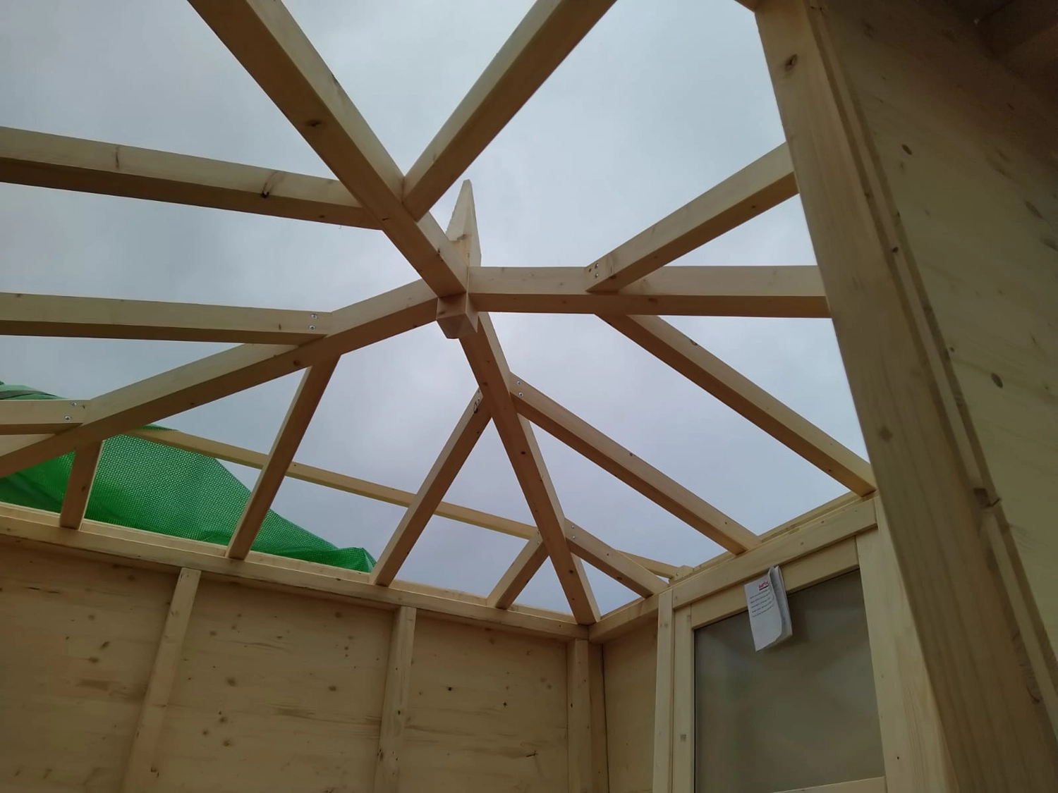 Wetter-Gebäudeschutz - Renovierungsarbeiten - Außenarbeit Gartenhaus