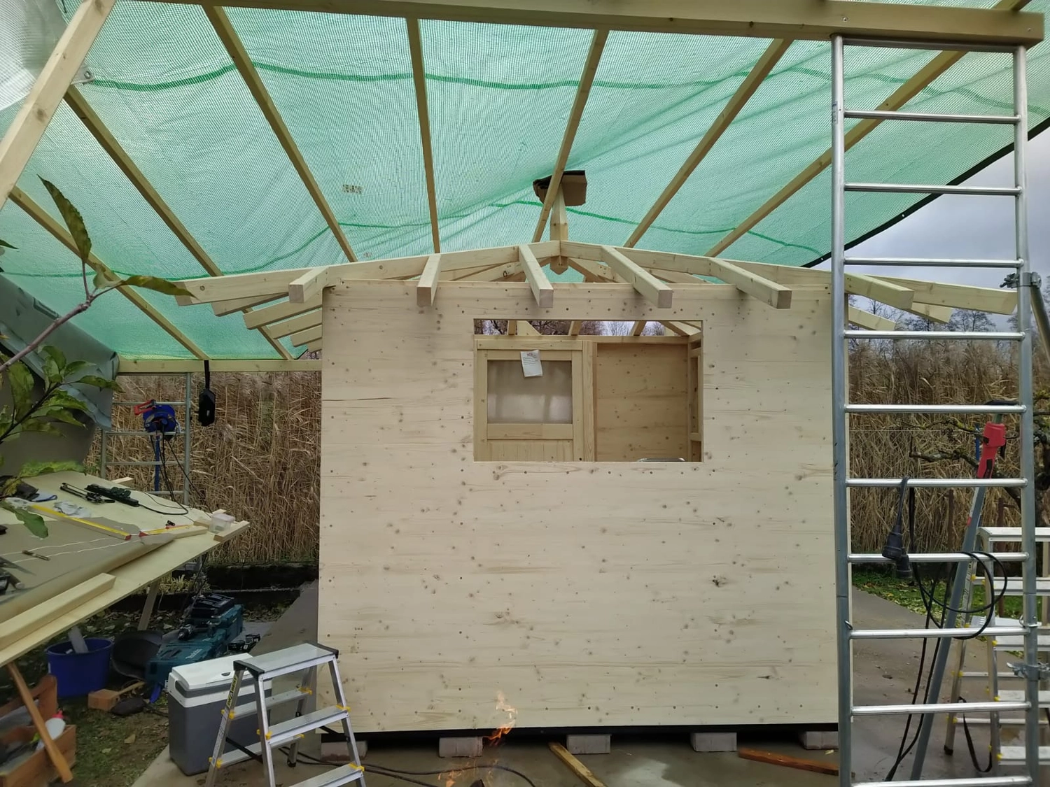 Wetter-Gebäudeschutz, Terrassenbau, Sanierungen, Außenanlagen, Gartengestaltung, Rückbau & Neugestaltung, Zaunbau Lärche, Einbauschrank, Hochbett, Handlauf, Dachsanierung, Baumspielhaus, Sebastian Kirsch, Handwerk