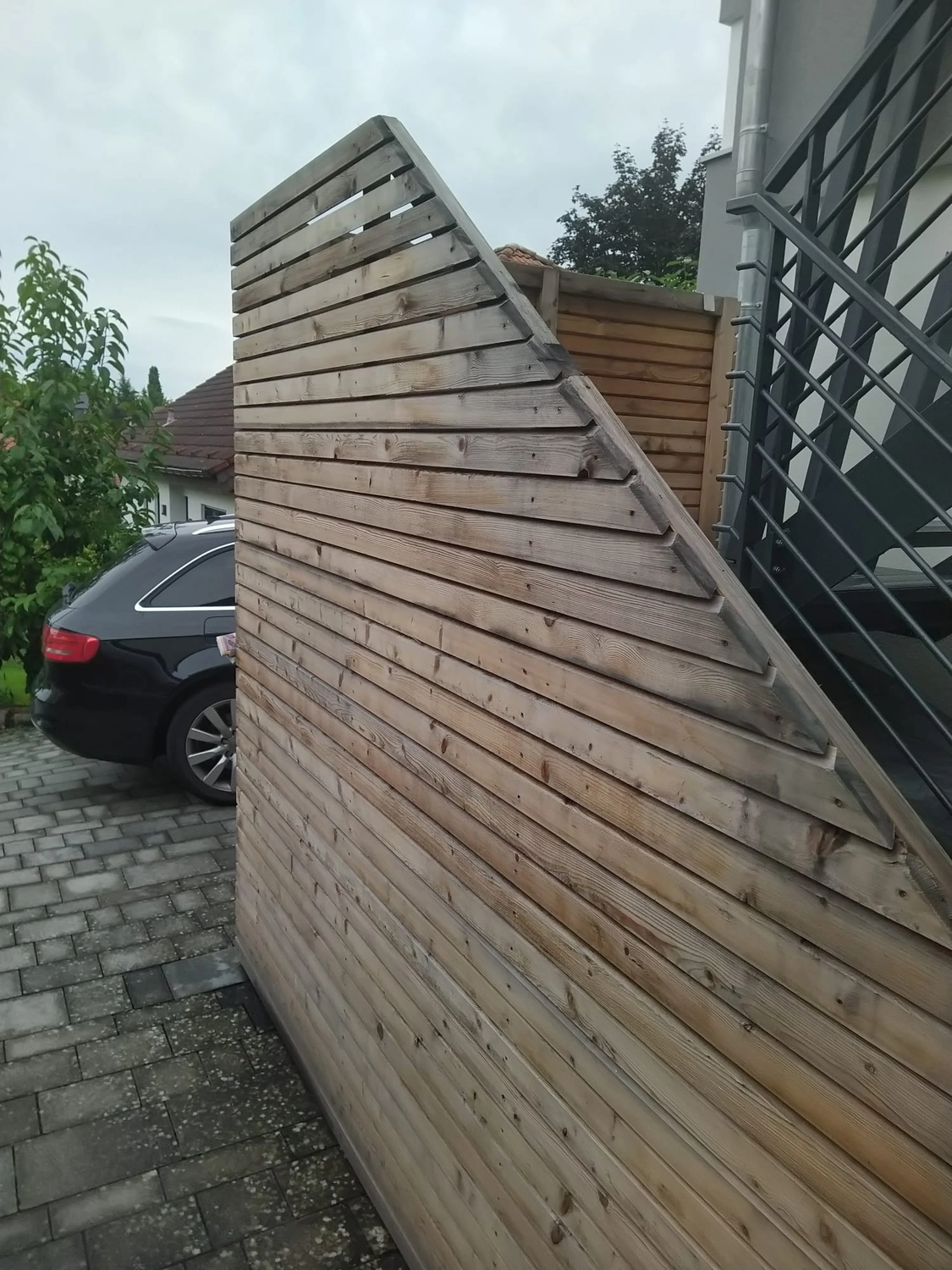 Wetter-Gebäudeschutz, Terrassenbau, Sanierungen, Außenanlagen, Gartengestaltung, Rückbau & Neugestaltung, Zaunbau Lärche, Einbauschrank, Hochbett, Handlauf, Dachsanierung, Baumspielhaus, Sebastian Kirsch, Handwerk