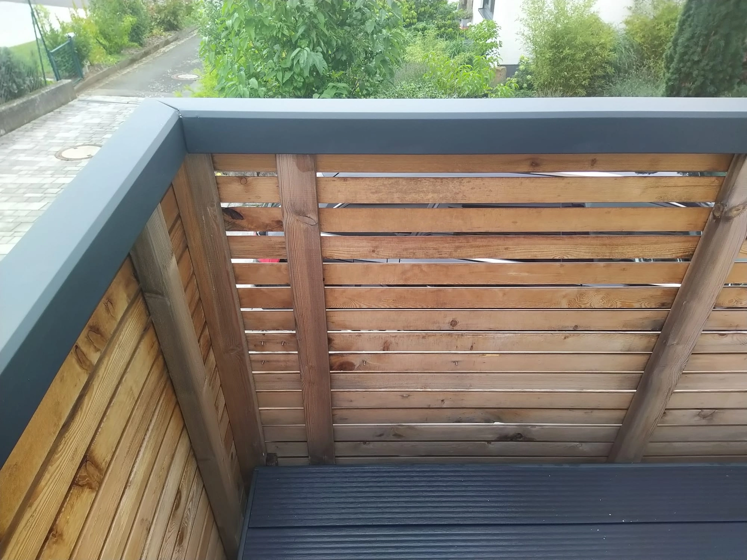 Wetter-Gebäudeschutz, Terrassenbau, Sanierungen, Außenanlagen, Gartengestaltung, Rückbau & Neugestaltung, Zaunbau Lärche, Einbauschrank, Hochbett, Handlauf, Dachsanierung, Baumspielhaus, Sebastian Kirsch, Handwerk