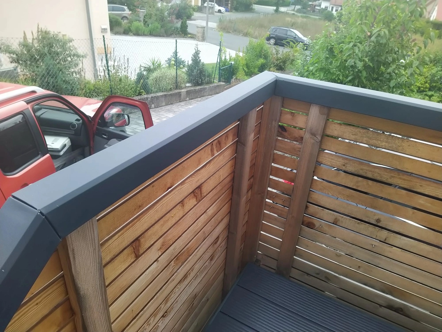 Wetter-Gebäudeschutz, Terrassenbau, Sanierungen, Außenanlagen, Gartengestaltung, Rückbau & Neugestaltung, Zaunbau Lärche, Einbauschrank, Hochbett, Handlauf, Dachsanierung, Baumspielhaus, Sebastian Kirsch, Handwerk