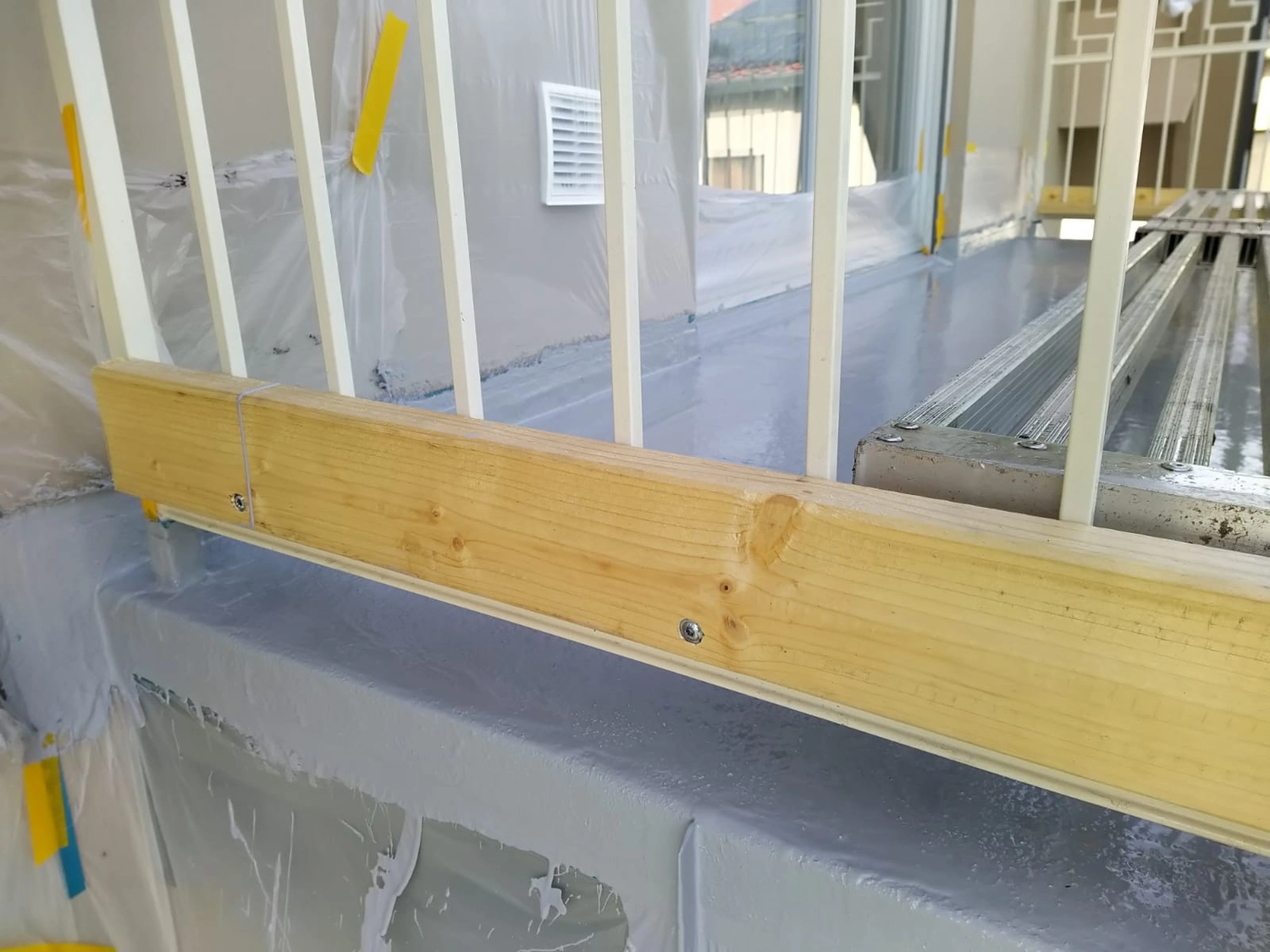 Wetter-Gebäudeschutz, Terrassenbau, Sanierungen, Außenanlagen, Gartengestaltung, Rückbau & Neugestaltung, Zaunbau Lärche, Einbauschrank, Hochbett, Handlauf, Dachsanierung, Baumspielhaus, Sebastian Kirsch, Handwerk 