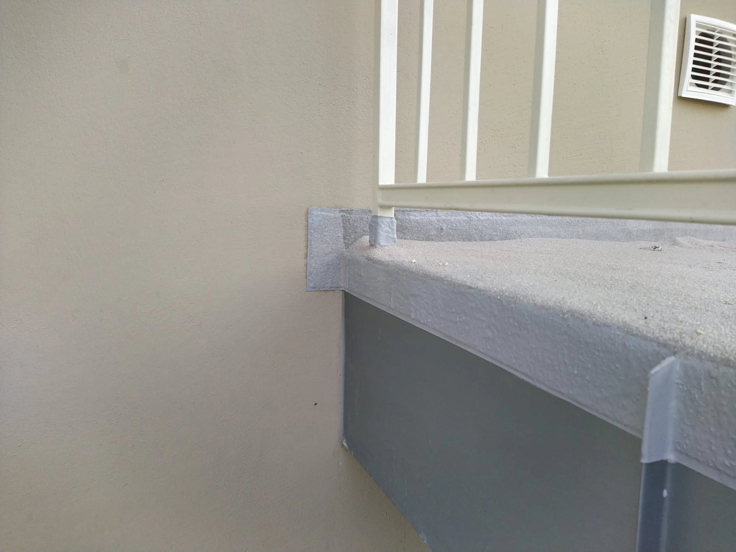 Wetter-Gebäudeschutz, Terrassenbau, Sanierungen, Außenanlagen, Gartengestaltung, Rückbau & Neugestaltung, Zaunbau Lärche, Einbauschrank, Hochbett, Handlauf, Dachsanierung, Baumspielhaus, Sebastian Kirsch, Handwerk 