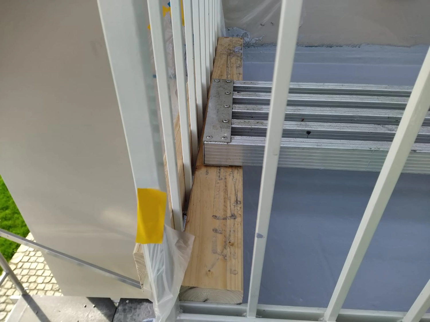 Wetter-Gebäudeschutz, Terrassenbau, Sanierungen, Außenanlagen, Gartengestaltung, Rückbau & Neugestaltung, Zaunbau Lärche, Einbauschrank, Hochbett, Handlauf, Dachsanierung, Baumspielhaus, Sebastian Kirsch, Handwerk 