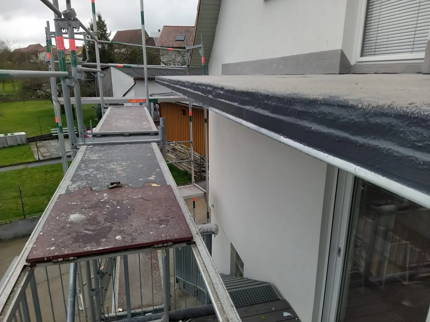 Wetter-Gebäudeschutz, Terrassenbau, Sanierungen, Außenanlagen, Gartengestaltung, Rückbau & Neugestaltung, Zaunbau Lärche, Einbauschrank, Hochbett, Handlauf, Dachsanierung, Baumspielhaus, Sebastian Kirsch, Handwerk 