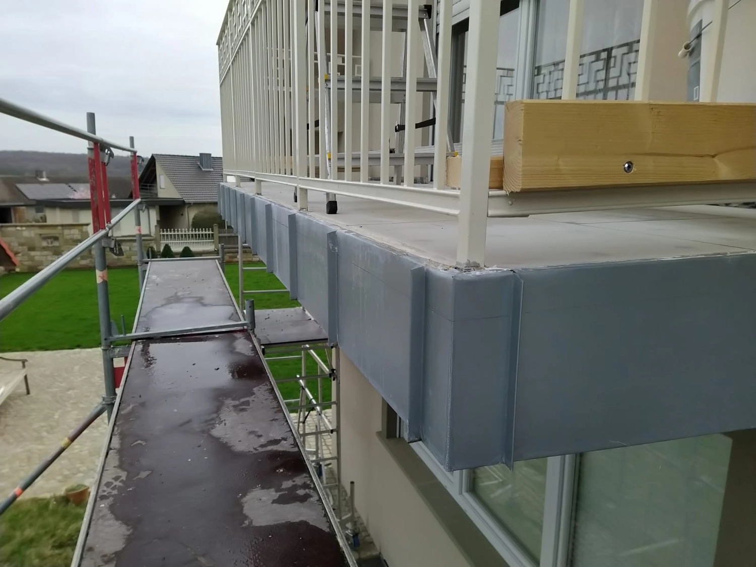 Wetter-Gebäudeschutz, Terrassenbau, Sanierungen, Außenanlagen, Gartengestaltung, Rückbau & Neugestaltung, Zaunbau Lärche, Einbauschrank, Hochbett, Handlauf, Dachsanierung, Baumspielhaus, Sebastian Kirsch, Handwerk 