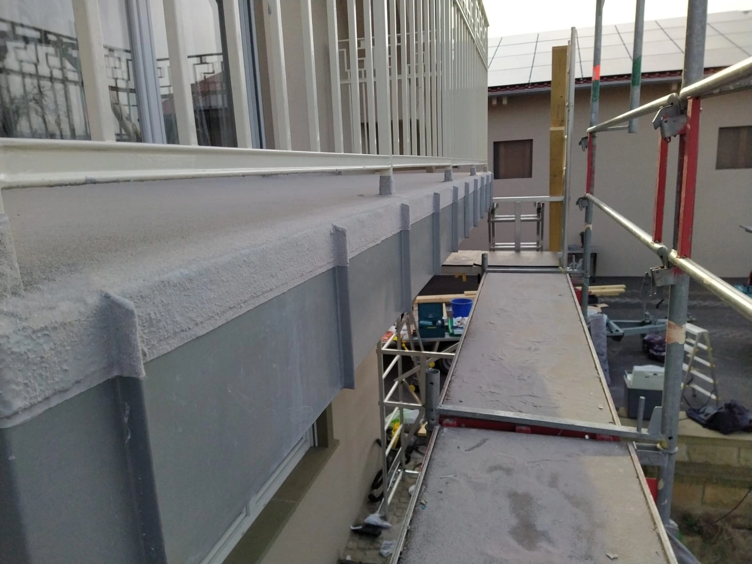 Wetter-Gebäudeschutz, Terrassenbau, Sanierungen, Außenanlagen, Gartengestaltung, Rückbau & Neugestaltung, Zaunbau Lärche, Einbauschrank, Hochbett, Handlauf, Dachsanierung, Baumspielhaus, Sebastian Kirsch, Handwerk 