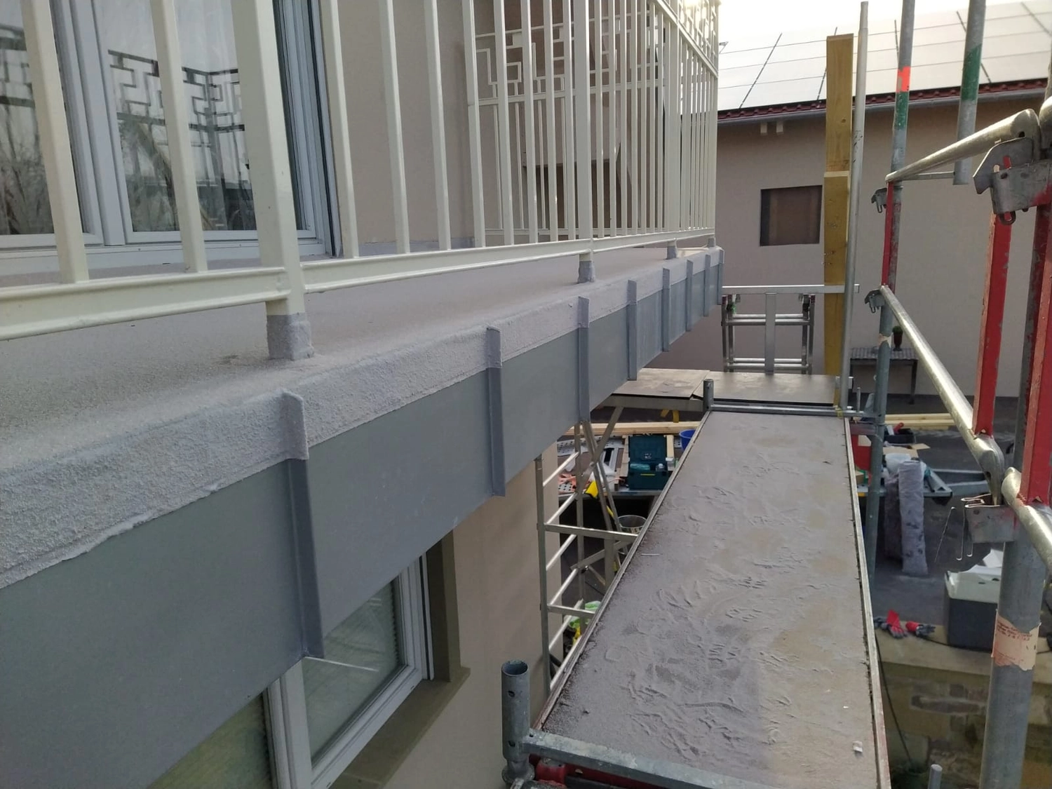 Wetter-Gebäudeschutz, Terrassenbau, Sanierungen, Außenanlagen, Gartengestaltung, Rückbau & Neugestaltung, Zaunbau Lärche, Einbauschrank, Hochbett, Handlauf, Dachsanierung, Baumspielhaus, Sebastian Kirsch, Handwerk 