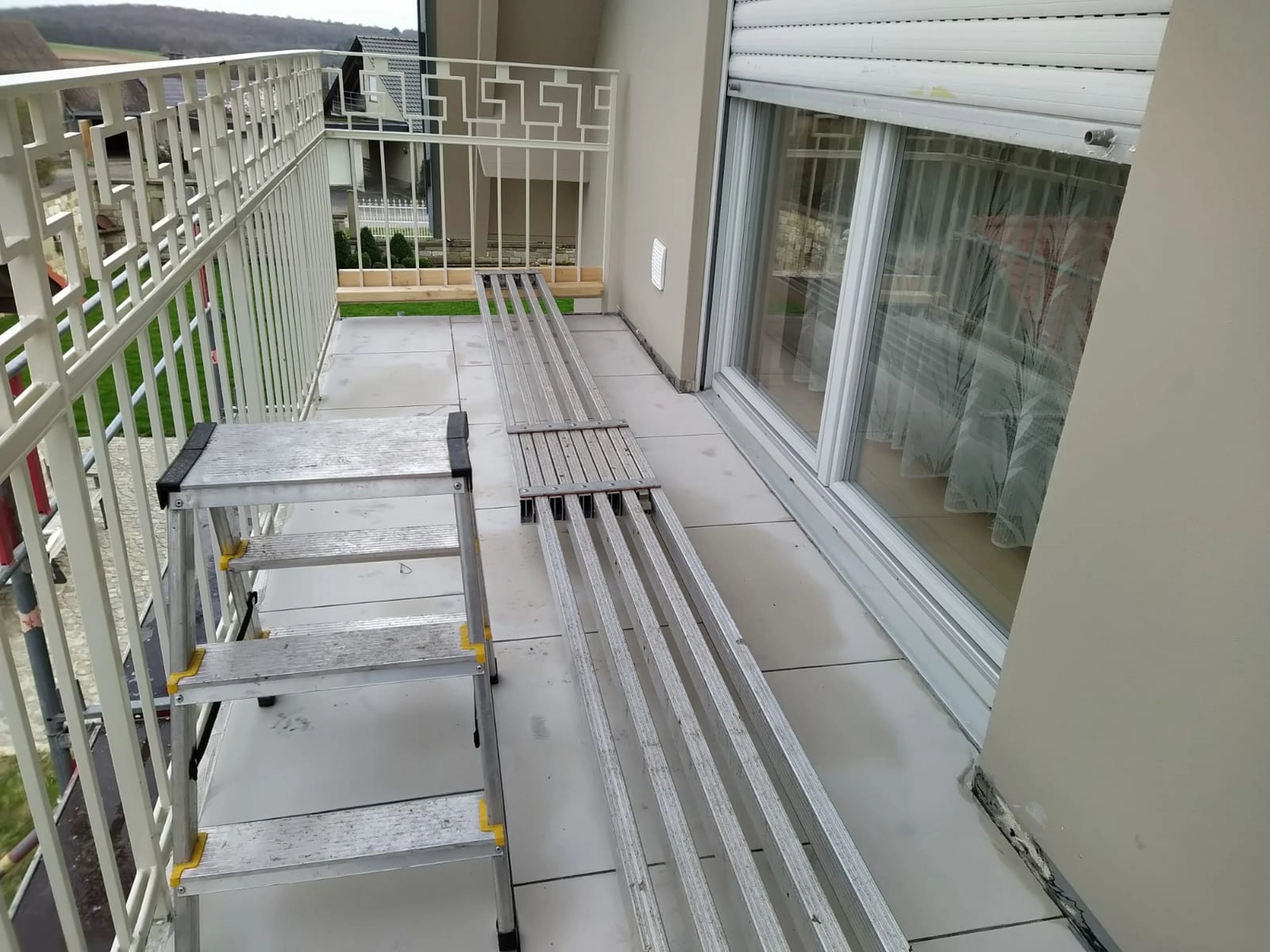 Wetter-Gebäudeschutz, Terrassenbau, Sanierungen, Außenanlagen, Gartengestaltung, Rückbau & Neugestaltung, Zaunbau Lärche, Einbauschrank, Hochbett, Handlauf, Dachsanierung, Baumspielhaus, Sebastian Kirsch, Handwerk 