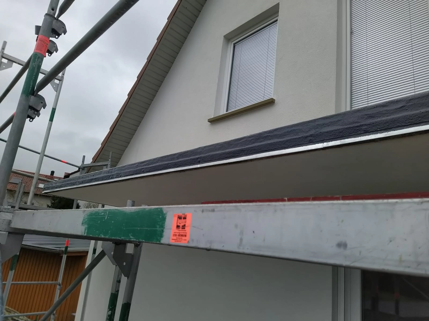 Wetter-Gebäudeschutz, Terrassenbau, Sanierungen, Außenanlagen, Gartengestaltung, Rückbau & Neugestaltung, Zaunbau Lärche, Einbauschrank, Hochbett, Handlauf, Dachsanierung, Baumspielhaus, Sebastian Kirsch, Handwerk 