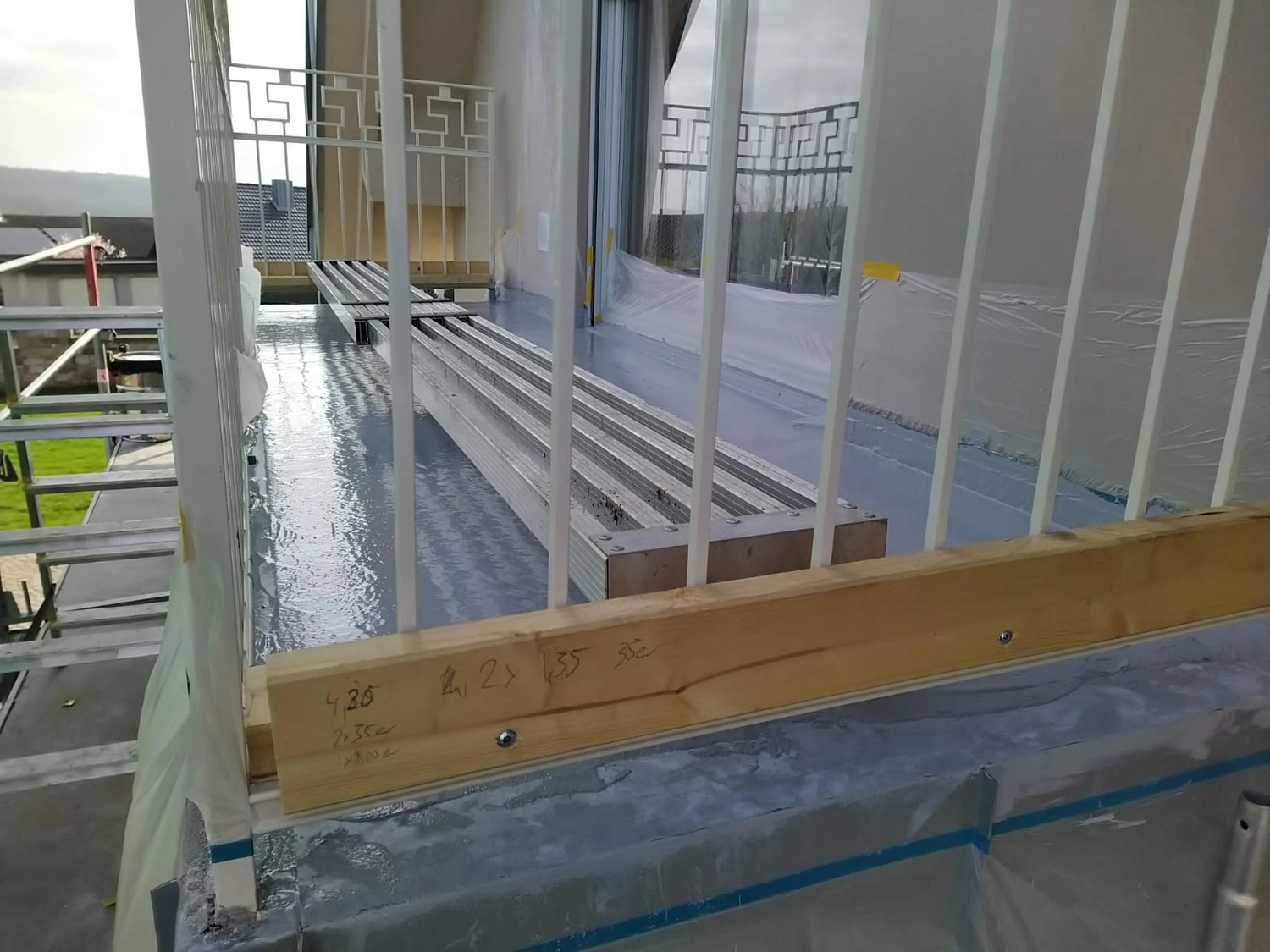 Wetter-Gebäudeschutz, Terrassenbau, Sanierungen, Außenanlagen, Gartengestaltung, Rückbau & Neugestaltung, Zaunbau Lärche, Einbauschrank, Hochbett, Handlauf, Dachsanierung, Baumspielhaus, Sebastian Kirsch, Handwerk 