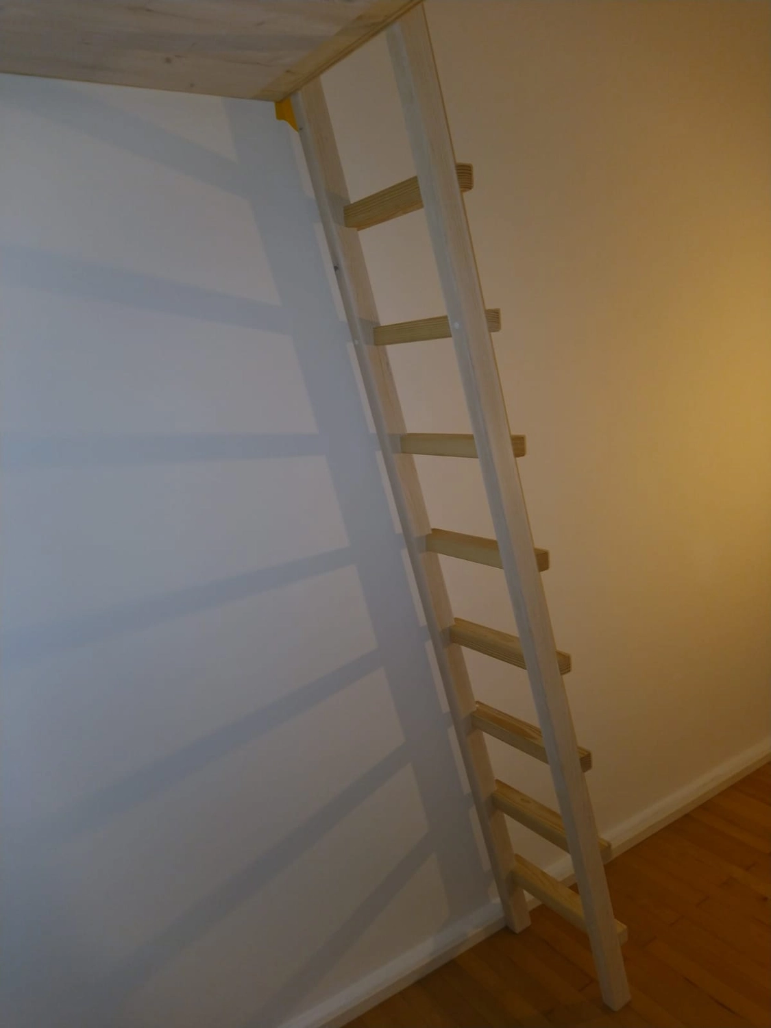 Wetter-Gebäudeschutz, Terrassenbau, Sanierungen, Außenanlagen, Gartengestaltung, Rückbau & Neugestaltung, Zaunbau Lärche, Einbauschrank, Hochbett, Handlauf, Dachsanierung, Baumspielhaus, Sebastian Kirsch, Handwerk