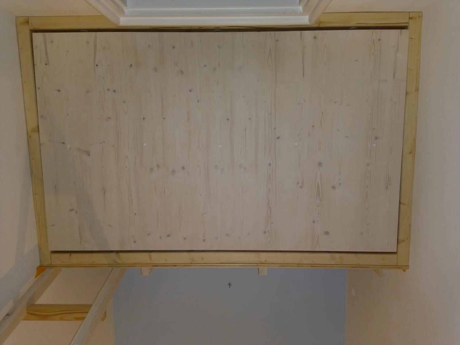 Wetter-Gebäudeschutz, Terrassenbau, Sanierungen, Außenanlagen, Gartengestaltung, Rückbau & Neugestaltung, Zaunbau Lärche, Einbauschrank, Hochbett, Handlauf, Dachsanierung, Baumspielhaus, Sebastian Kirsch, Handwerk