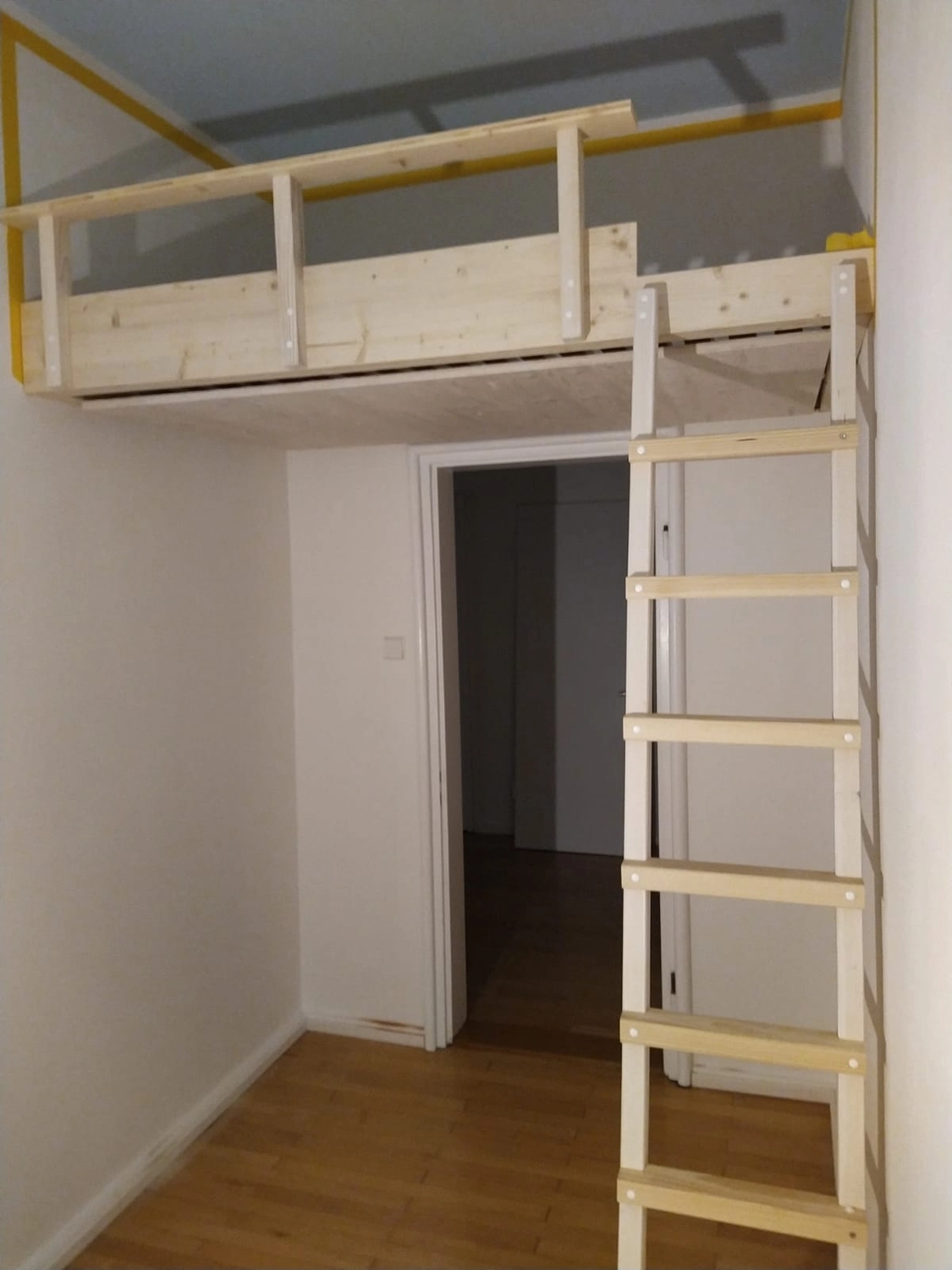 Wetter-Gebäudeschutz, Terrassenbau, Sanierungen, Außenanlagen, Gartengestaltung, Rückbau & Neugestaltung, Zaunbau Lärche, Einbauschrank, Hochbett, Handlauf, Dachsanierung, Baumspielhaus, Sebastian Kirsch, Handwerk