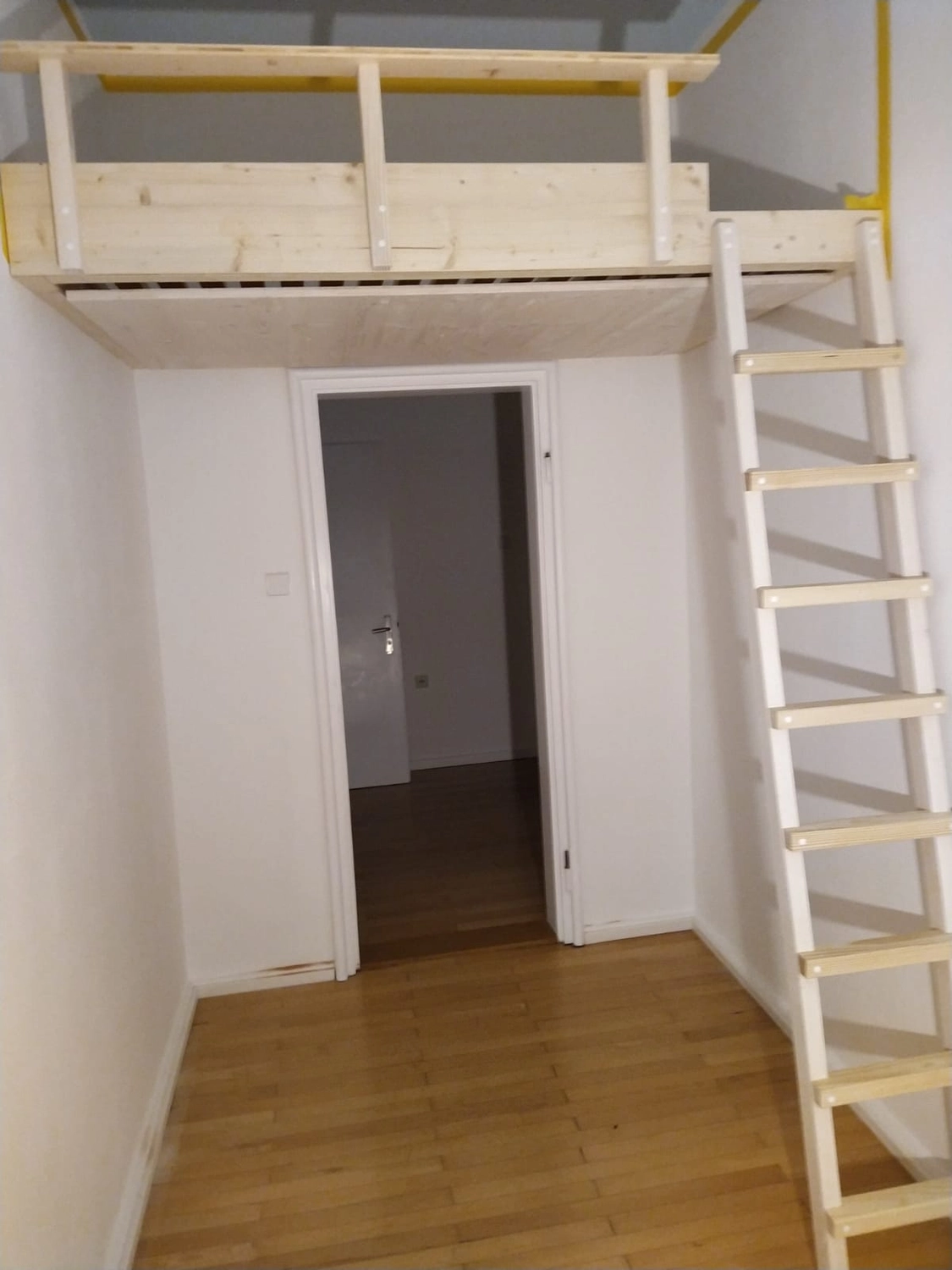 Wetter-Gebäudeschutz, Terrassenbau, Sanierungen, Außenanlagen, Gartengestaltung, Rückbau & Neugestaltung, Zaunbau Lärche, Einbauschrank, Hochbett, Handlauf, Dachsanierung, Baumspielhaus, Sebastian Kirsch, Handwerk