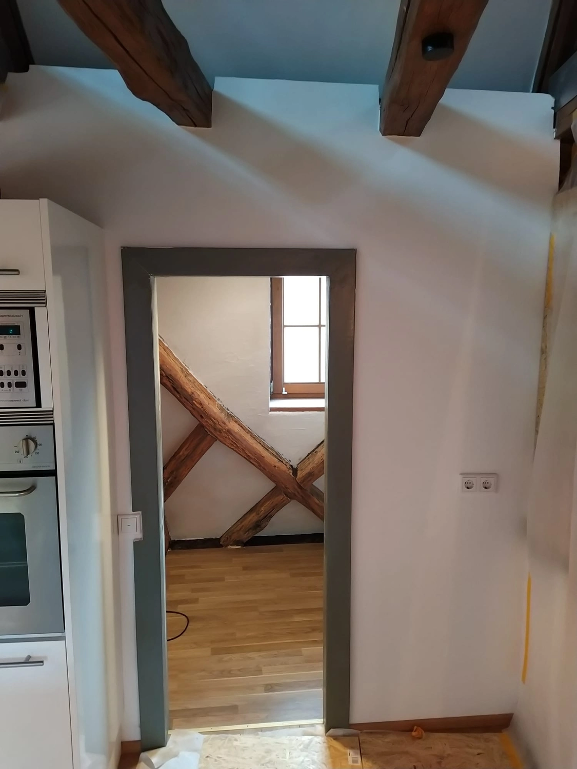 Wetter-Gebäudeschutz, Terrassenbau, Sanierungen, Außenanlagen, Gartengestaltung, Rückbau & Neugestaltung, Zaunbau Lärche, Einbauschrank, Hochbett, Handlauf, Dachsanierung, Baumspielhaus, Sebastian Kirsch, Handwerk