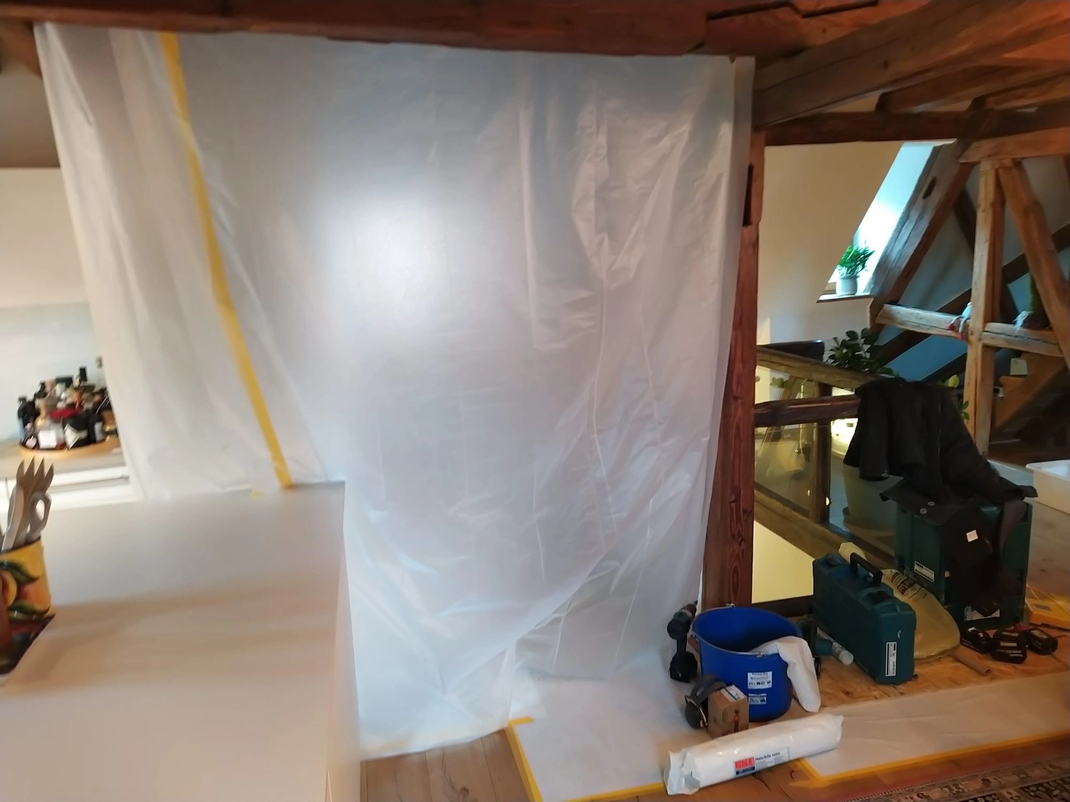 Wetter-Gebäudeschutz, Terrassenbau, Sanierungen, Außenanlagen, Gartengestaltung, Rückbau & Neugestaltung, Zaunbau Lärche, Einbauschrank, Hochbett, Handlauf, Dachsanierung, Baumspielhaus, Sebastian Kirsch, Handwerk