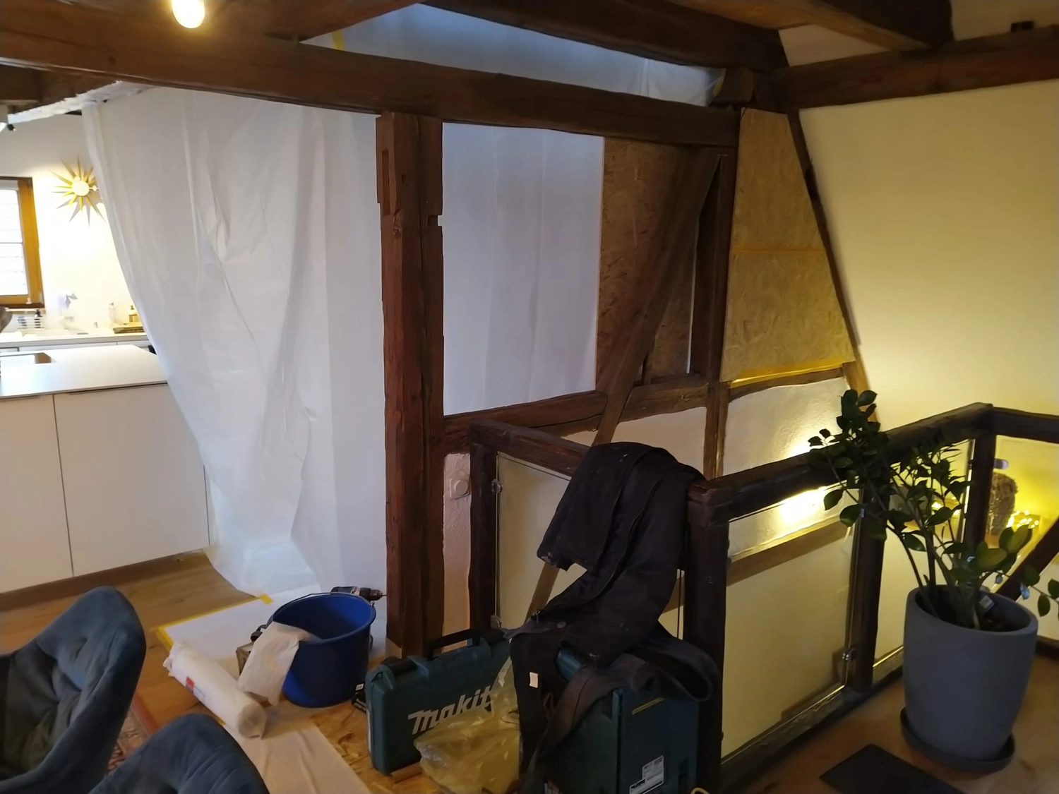 Wetter-Gebäudeschutz, Terrassenbau, Sanierungen, Außenanlagen, Gartengestaltung, Rückbau & Neugestaltung, Zaunbau Lärche, Einbauschrank, Hochbett, Handlauf, Dachsanierung, Baumspielhaus, Sebastian Kirsch, Handwerk