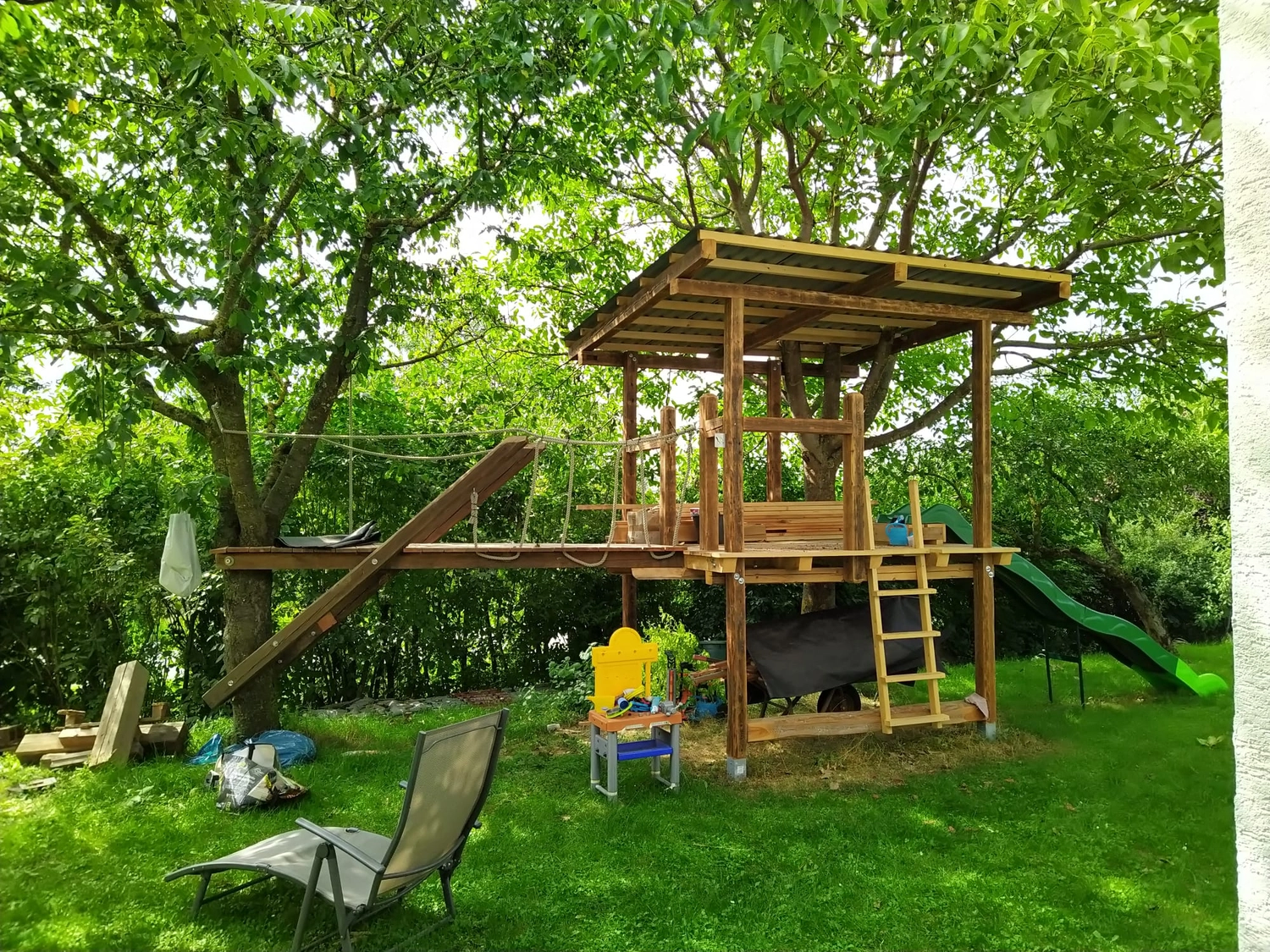 Wetter-Gebäudeschutz, Terrassenbau, Sanierungen, Außenanlagen, Gartengestaltung, Rückbau & Neugestaltung, Zaunbau Lärche, Einbauschrank, Hochbett, Handlauf, Dachsanierung, Baumspielhaus, Sebastian Kirsch, Handwerk