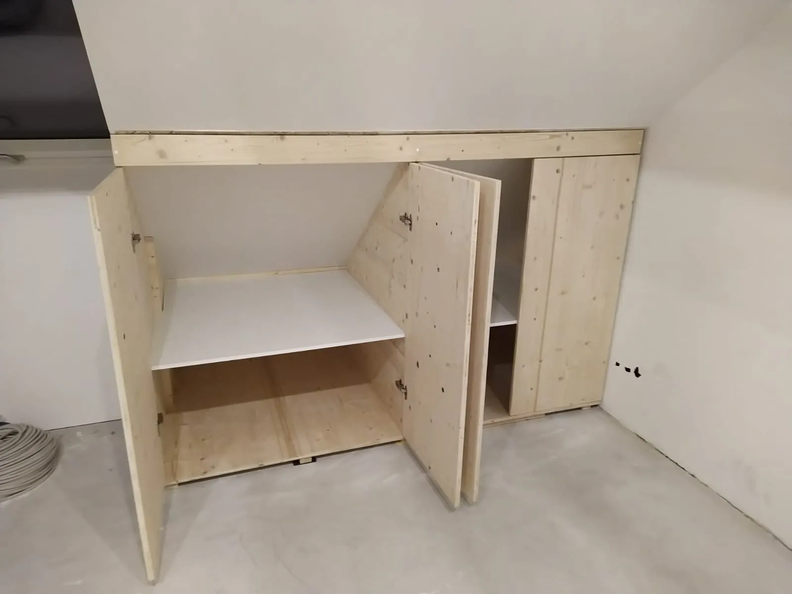 Wetter-Gebäudeschutz, Terrassenbau, Sanierungen, Außenanlagen, Gartengestaltung, Rückbau & Neugestaltung, Zaunbau Lärche, Einbauschrank, Hochbett, Handlauf, Dachsanierung, Baumspielhaus, Sebastian Kirsch, Handwerk