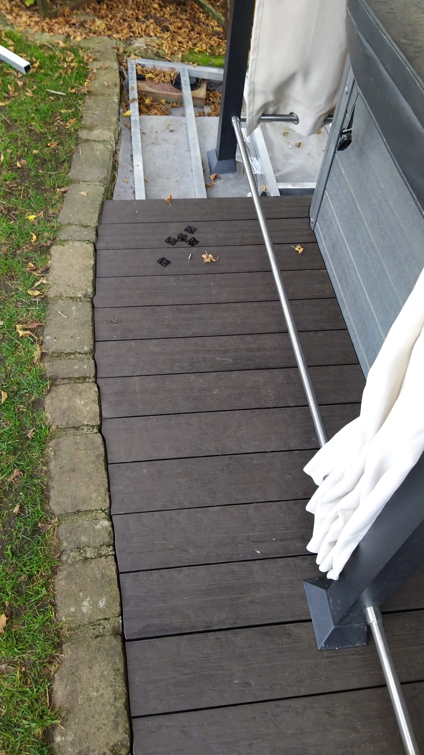 Wetter-Gebäudeschutz, Terrassenbau, Sanierungen, Außenanlagen, Gartengestaltung, Rückbau & Neugestaltung, Zaunbau Lärche, Einbauschrank, Hochbett, Handlauf, Dachsanierung, Baumspielhaus, Sebastian Kirsch, Handwerk 