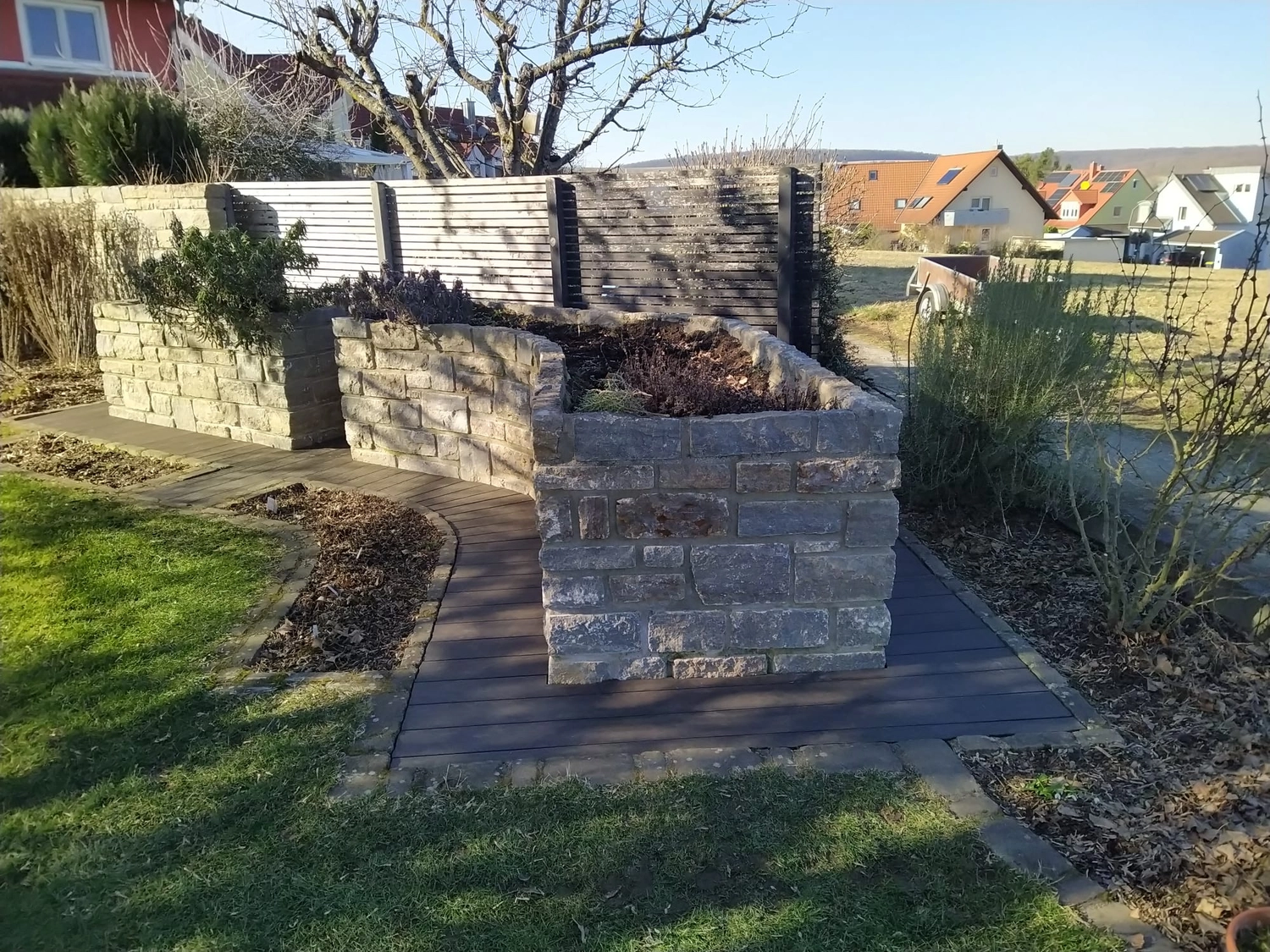 Wetter-Gebäudeschutz, Terrassenbau, Sanierungen, Außenanlagen, Gartengestaltung, Rückbau & Neugestaltung, Zaunbau Lärche, Einbauschrank, Hochbett, Handlauf, Dachsanierung, Baumspielhaus, Sebastian Kirsch, Handwerk 