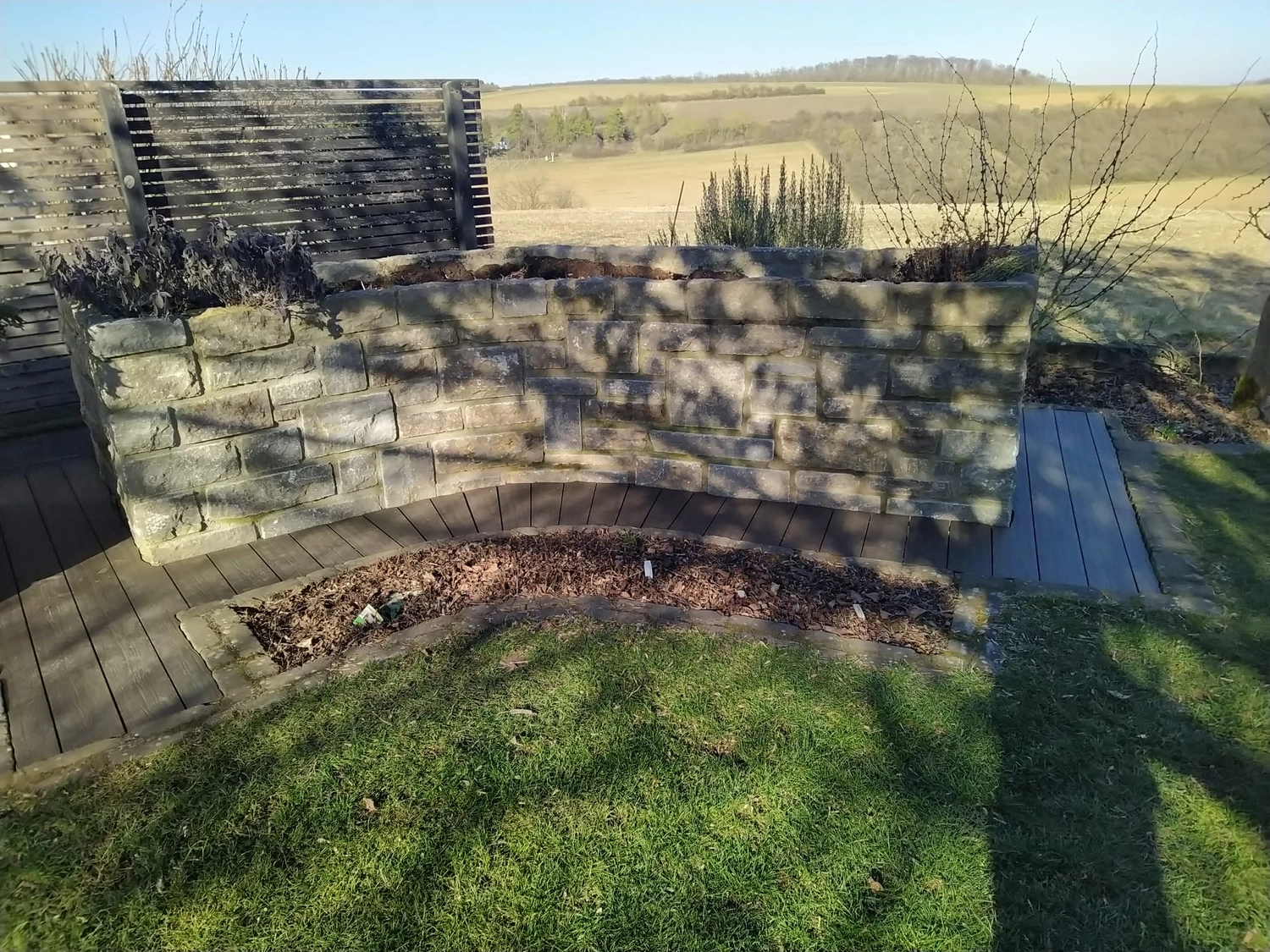 Wetter-Gebäudeschutz, Terrassenbau, Sanierungen, Außenanlagen, Gartengestaltung, Rückbau & Neugestaltung, Zaunbau Lärche, Einbauschrank, Hochbett, Handlauf, Dachsanierung, Baumspielhaus, Sebastian Kirsch, Handwerk 