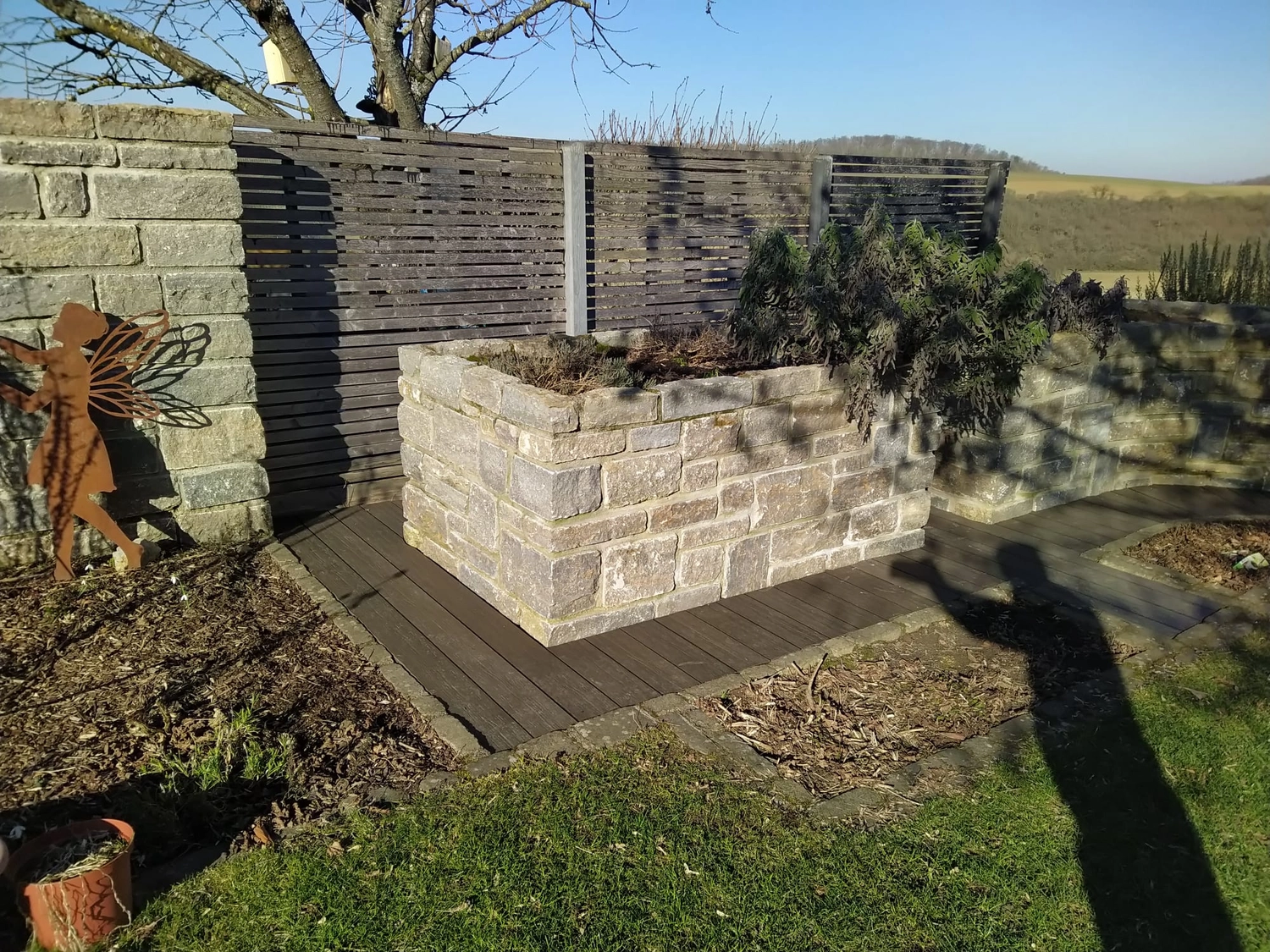 Wetter-Gebäudeschutz, Terrassenbau, Sanierungen, Außenanlagen, Gartengestaltung, Rückbau & Neugestaltung, Zaunbau Lärche, Einbauschrank, Hochbett, Handlauf, Dachsanierung, Baumspielhaus, Sebastian Kirsch, Handwerk 