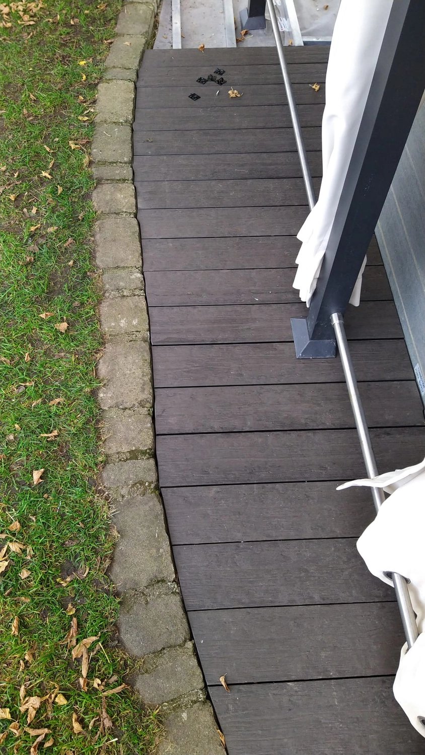 Wetter-Gebäudeschutz, Terrassenbau, Sanierungen, Außenanlagen, Gartengestaltung, Rückbau & Neugestaltung, Zaunbau Lärche, Einbauschrank, Hochbett, Handlauf, Dachsanierung, Baumspielhaus, Sebastian Kirsch, Handwerk 