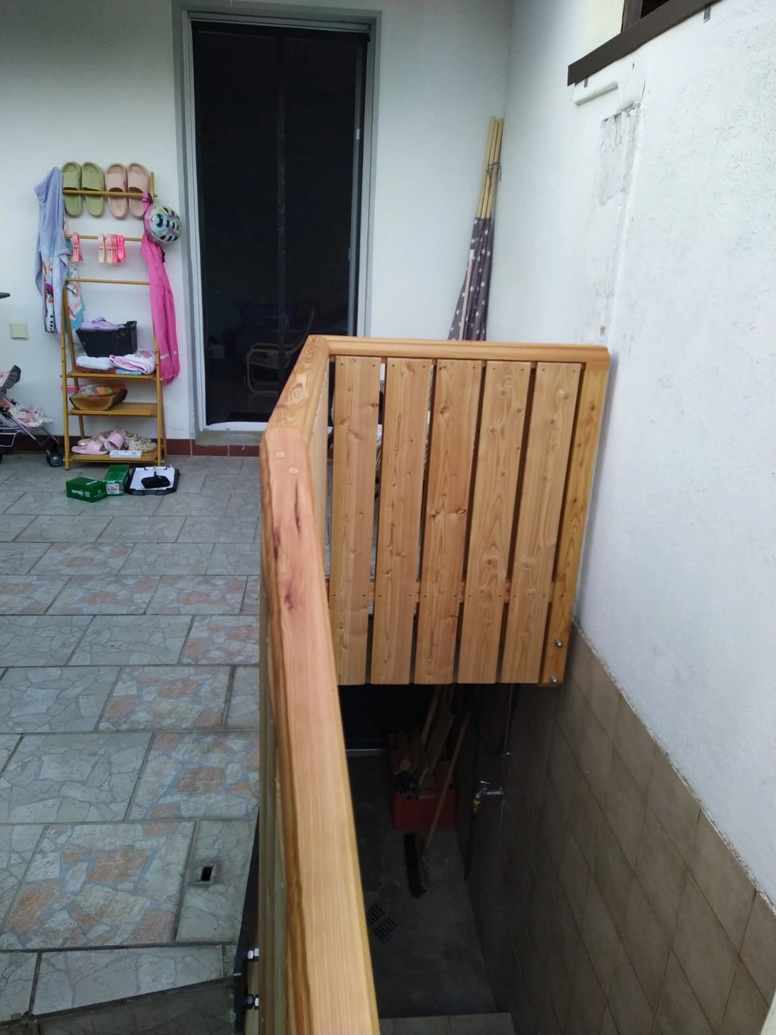 Wetter-Gebäudeschutz, Terrassenbau, Sanierungen, Außenanlagen, Gartengestaltung, Rückbau & Neugestaltung, Zaunbau Lärche, Einbauschrank, Hochbett, Handlauf, Dachsanierung, Baumspielhaus, Sebastian Kirsch, Handwerk 