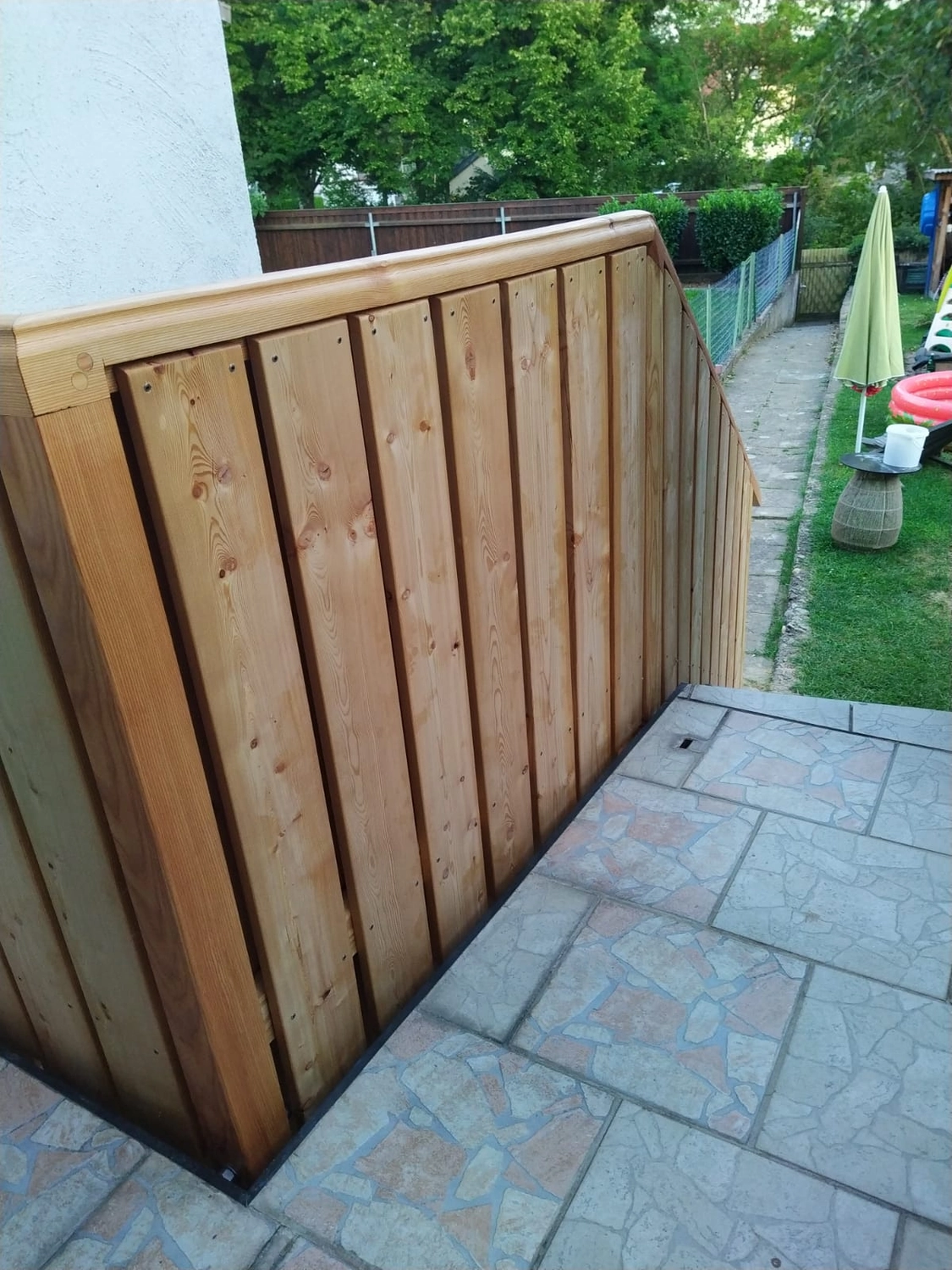 Wetter-Gebäudeschutz, Terrassenbau, Sanierungen, Außenanlagen, Gartengestaltung, Rückbau & Neugestaltung, Zaunbau Lärche, Einbauschrank, Hochbett, Handlauf, Dachsanierung, Baumspielhaus, Sebastian Kirsch, Handwerk 