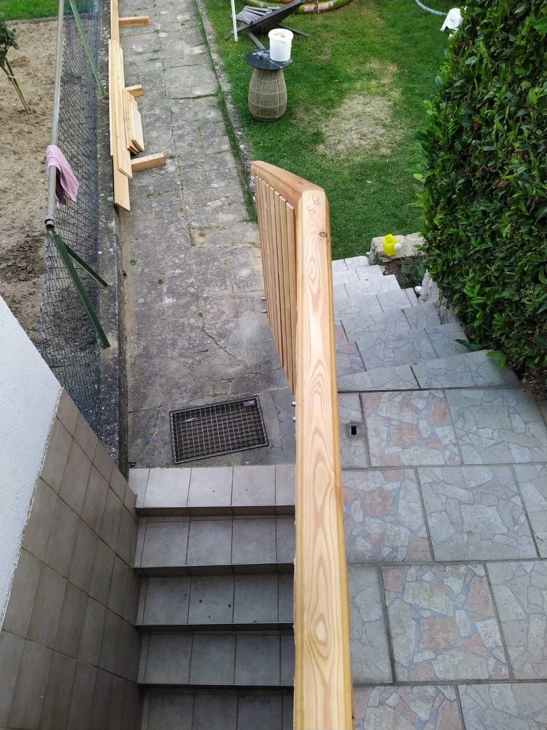 Wetter-Gebäudeschutz, Terrassenbau, Sanierungen, Außenanlagen, Gartengestaltung, Rückbau & Neugestaltung, Zaunbau Lärche, Einbauschrank, Hochbett, Handlauf, Dachsanierung, Baumspielhaus, Sebastian Kirsch, Handwerk 