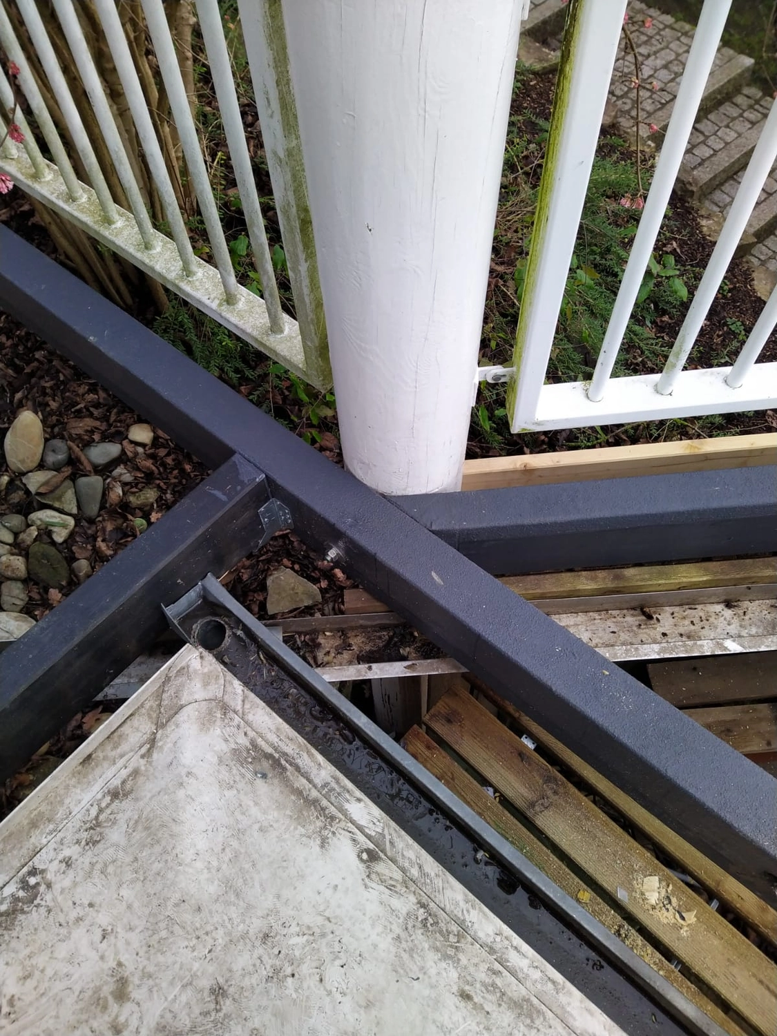 Wetter-Gebäudeschutz, Terrassenbau, Sanierungen, Außenanlagen, Gartengestaltung, Rückbau & Neugestaltung, Zaunbau Lärche, Einbauschrank, Hochbett, Handlauf, Dachsanierung, Baumspielhaus, Sebastian Kirsch, Handwerk 