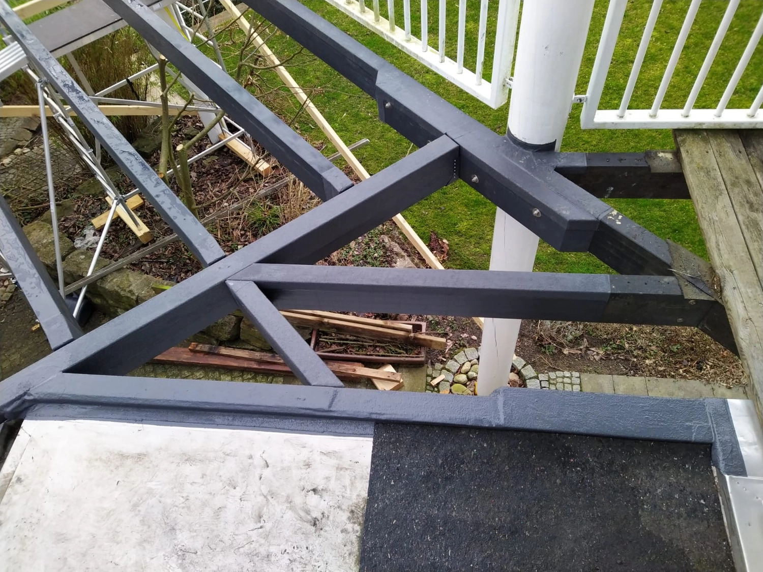 Wetter-Gebäudeschutz, Terrassenbau, Sanierungen, Außenanlagen, Gartengestaltung, Rückbau & Neugestaltung, Zaunbau Lärche, Einbauschrank, Hochbett, Handlauf, Dachsanierung, Baumspielhaus, Sebastian Kirsch, Handwerk 