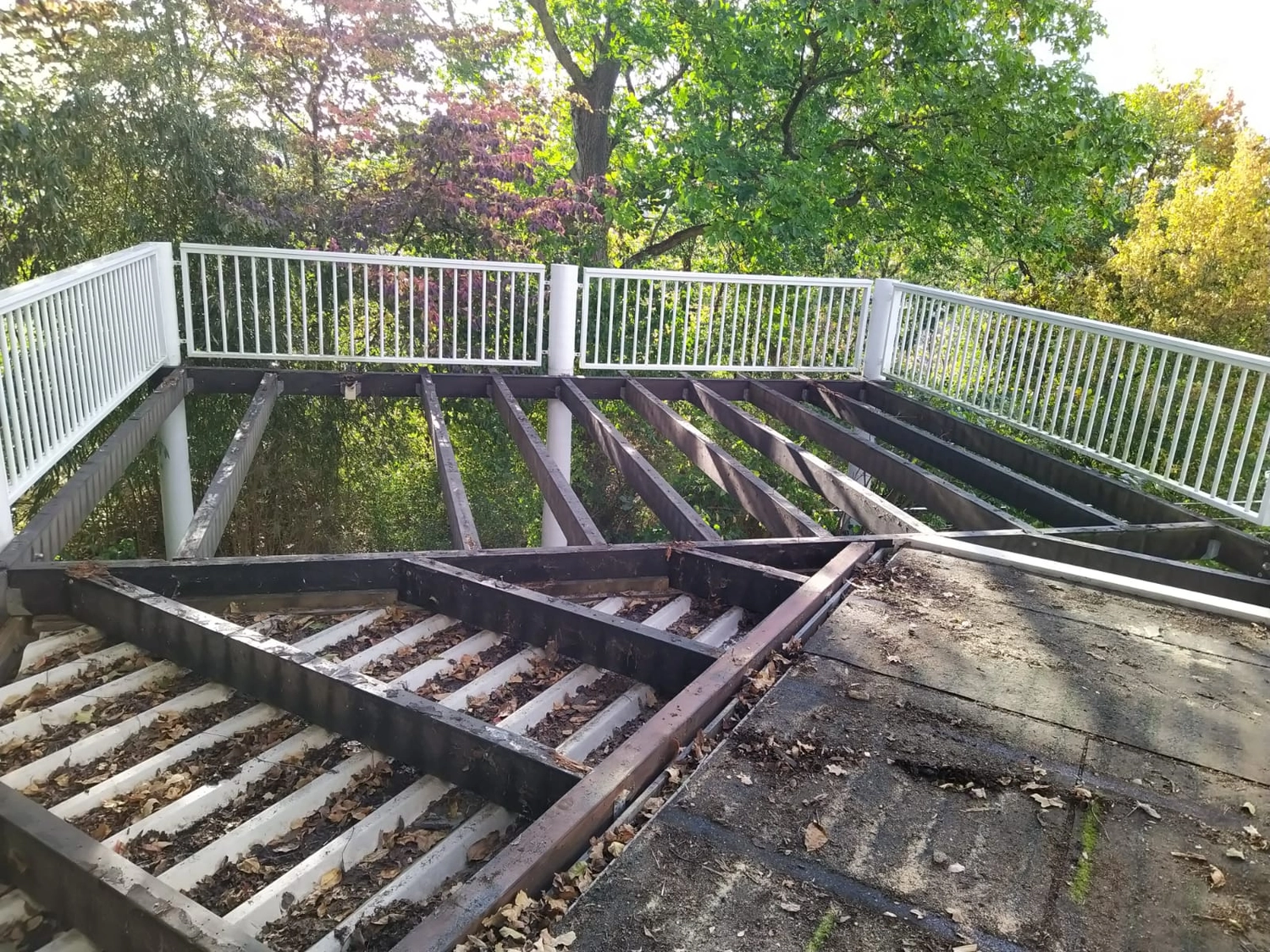 Wetter-Gebäudeschutz, Terrassenbau, Sanierungen, Außenanlagen, Gartengestaltung, Rückbau & Neugestaltung, Zaunbau Lärche, Einbauschrank, Hochbett, Handlauf, Dachsanierung, Baumspielhaus, Sebastian Kirsch, Handwerk 
