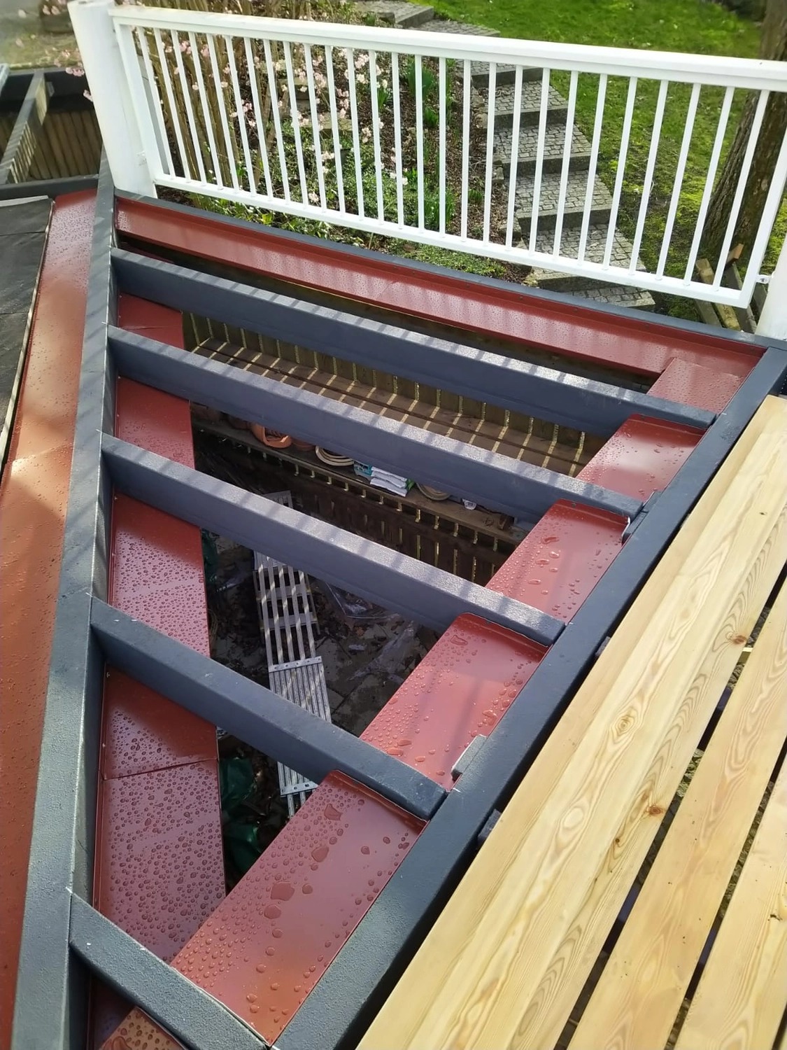 Wetter-Gebäudeschutz, Terrassenbau, Sanierungen, Außenanlagen, Gartengestaltung, Rückbau & Neugestaltung, Zaunbau Lärche, Einbauschrank, Hochbett, Handlauf, Dachsanierung, Baumspielhaus, Sebastian Kirsch, Handwerk 