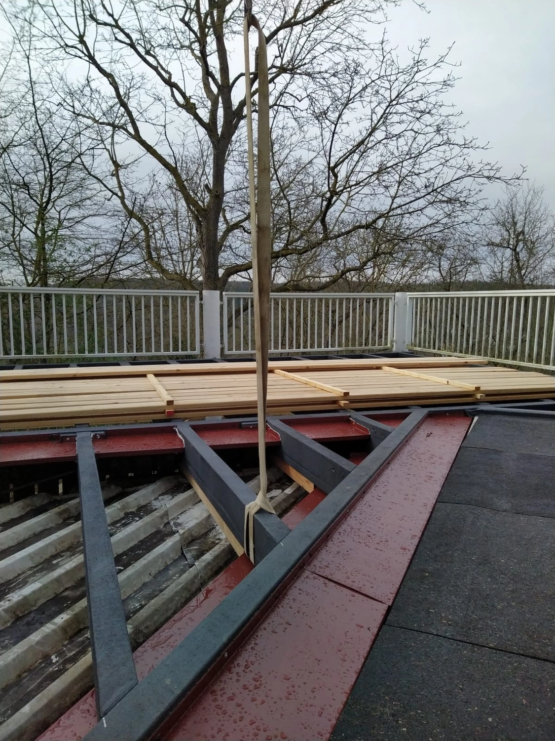 Wetter-Gebäudeschutz, Terrassenbau, Sanierungen, Außenanlagen, Gartengestaltung, Rückbau & Neugestaltung, Zaunbau Lärche, Einbauschrank, Hochbett, Handlauf, Dachsanierung, Baumspielhaus, Sebastian Kirsch, Handwerk 