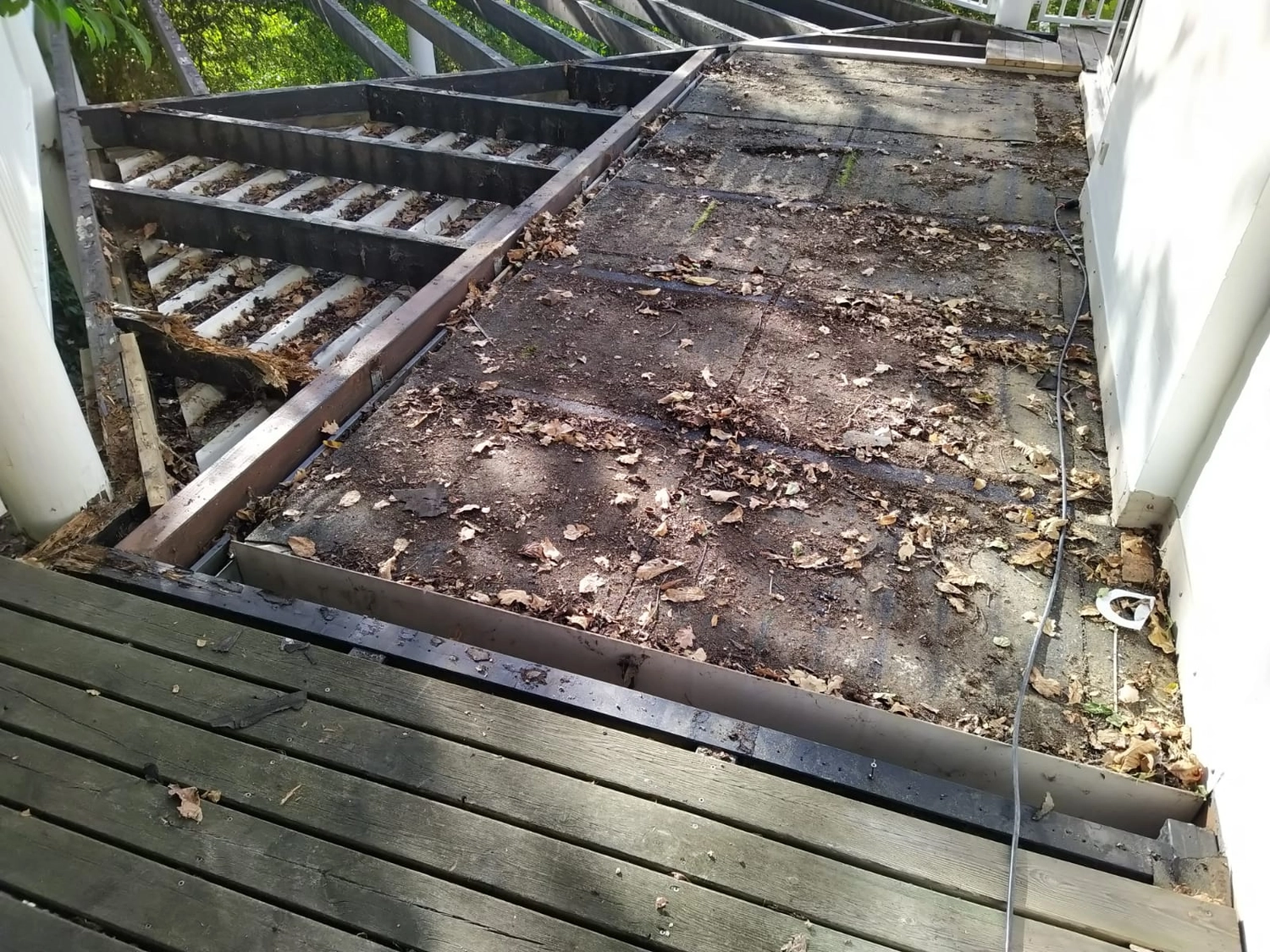 Wetter-Gebäudeschutz, Terrassenbau, Sanierungen, Außenanlagen, Gartengestaltung, Rückbau & Neugestaltung, Zaunbau Lärche, Einbauschrank, Hochbett, Handlauf, Dachsanierung, Baumspielhaus, Sebastian Kirsch, Handwerk 